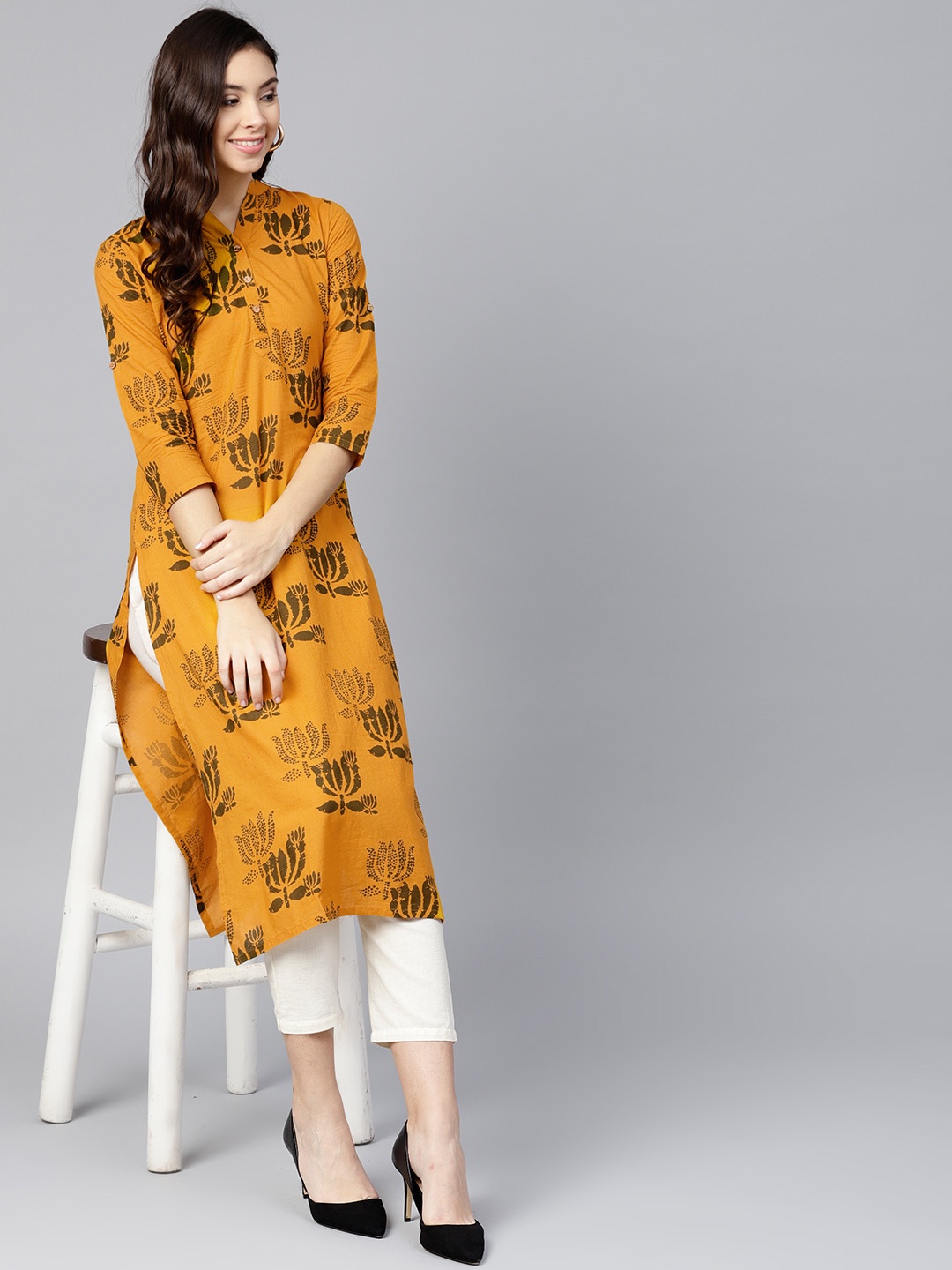 

Varanga Women Mustard Yellow & Olive Green Printed Straight Kurta