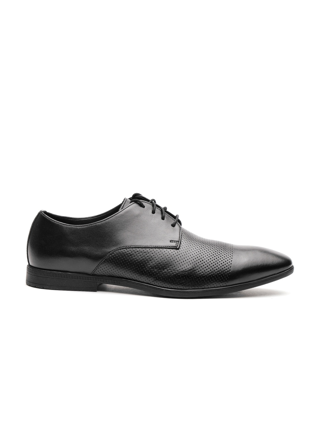 

Clarks Men Black Textured Leather Formal Derbys
