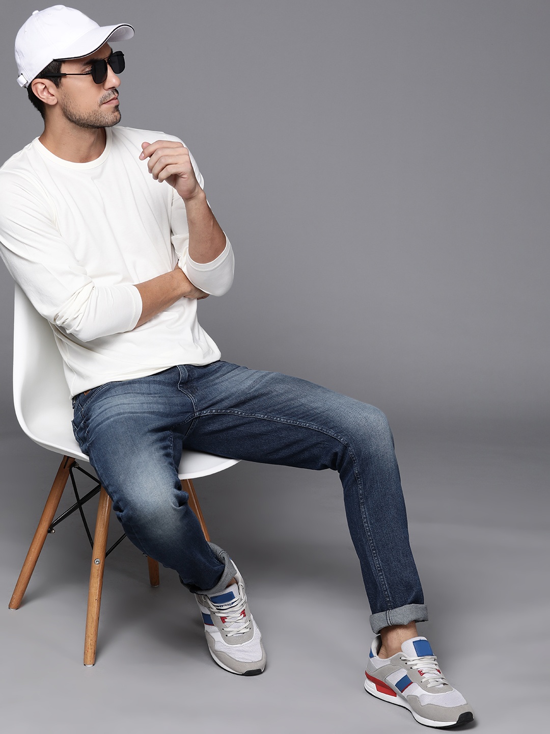 

WROGN Men Blue Slim Fit Light Fade Stretchable Jeans