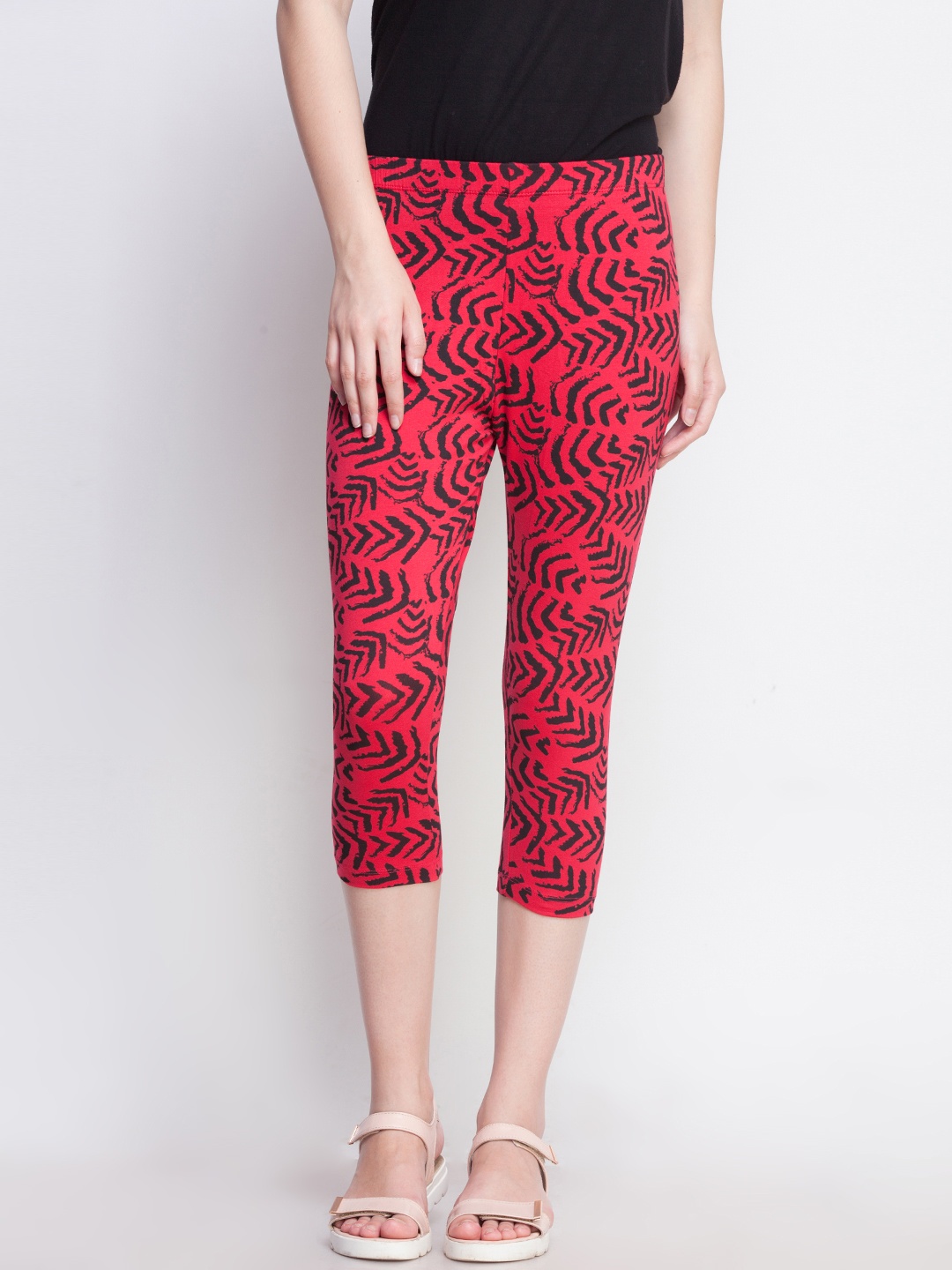 

Dollar Missy Women Red & Black Printed Slim Fit Capris