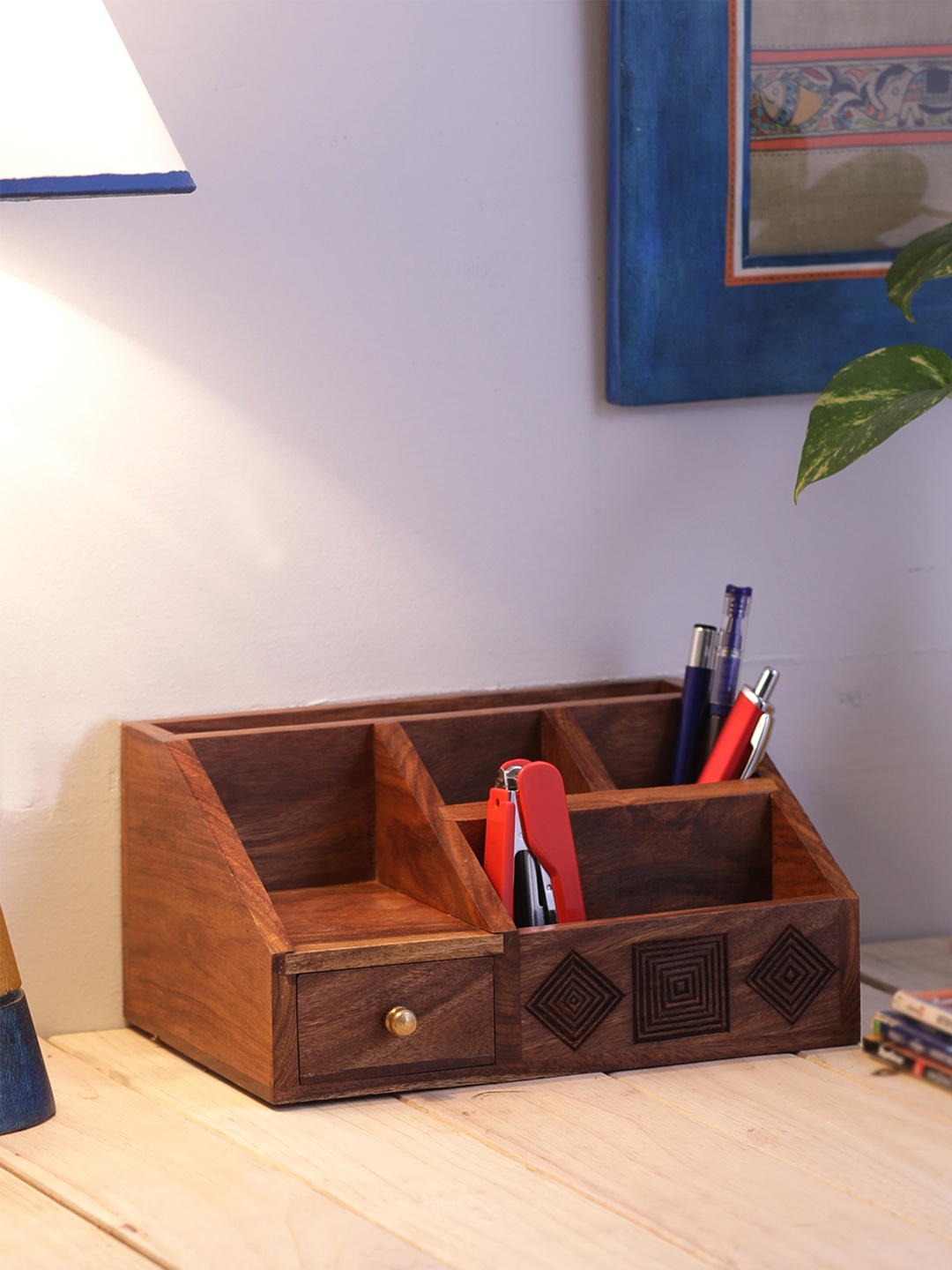 

VarEesha Brown Geomtetric Design Sheesham Wooden Pen Holder & Desk Organiser
