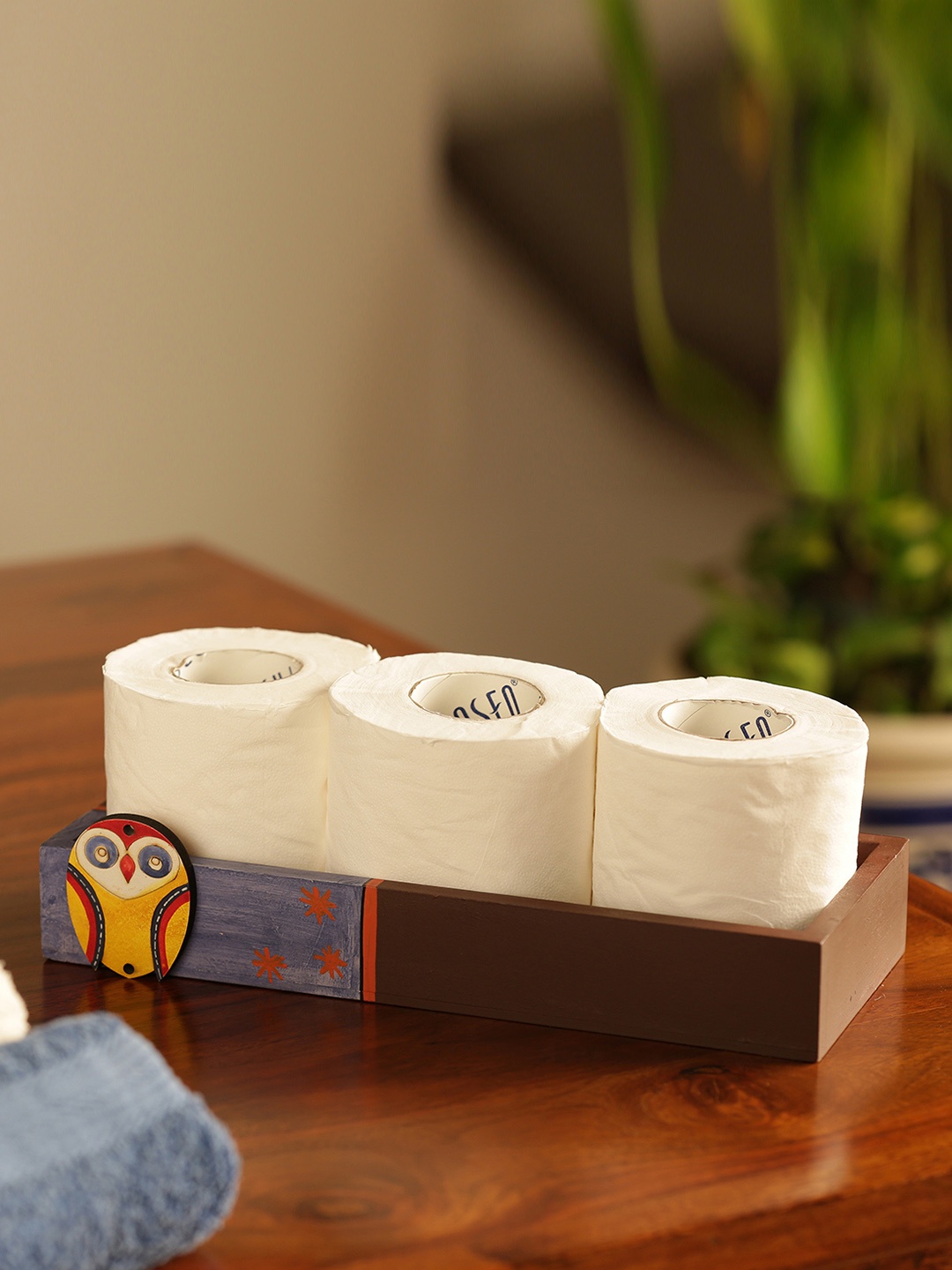 

ExclusiveLane Brown Owl Motif Wooden Tissue Roll Holder Tray