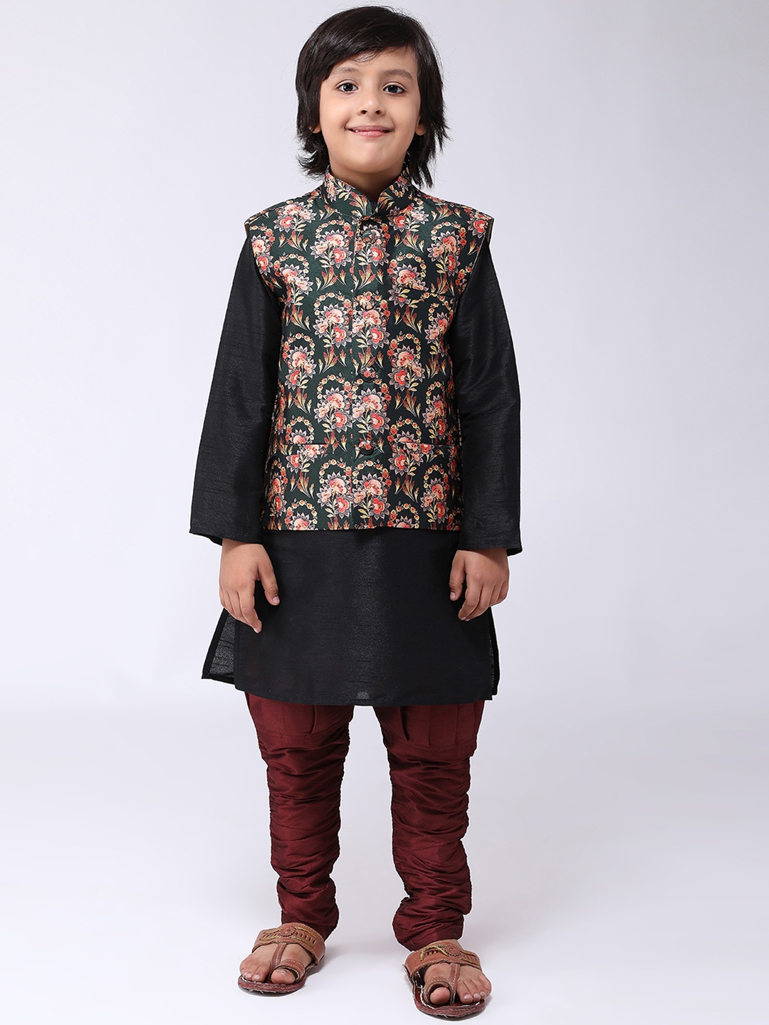 

SOJANYA Boys Black & Maroon Printed Kurta with Pyjamas