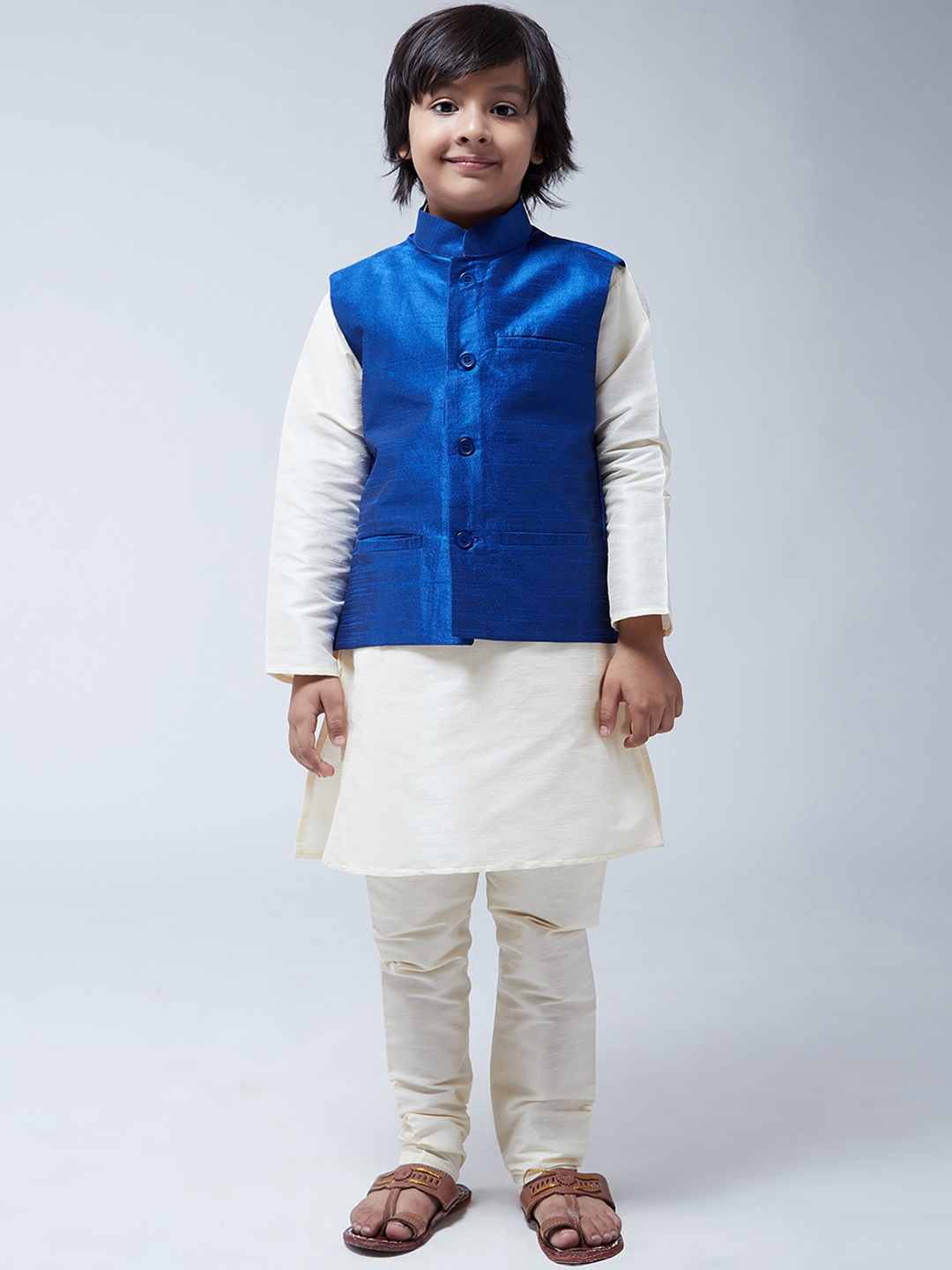 

SOJANYA Boys Cream-Coloured & Blue Solid Kurta with Churidar