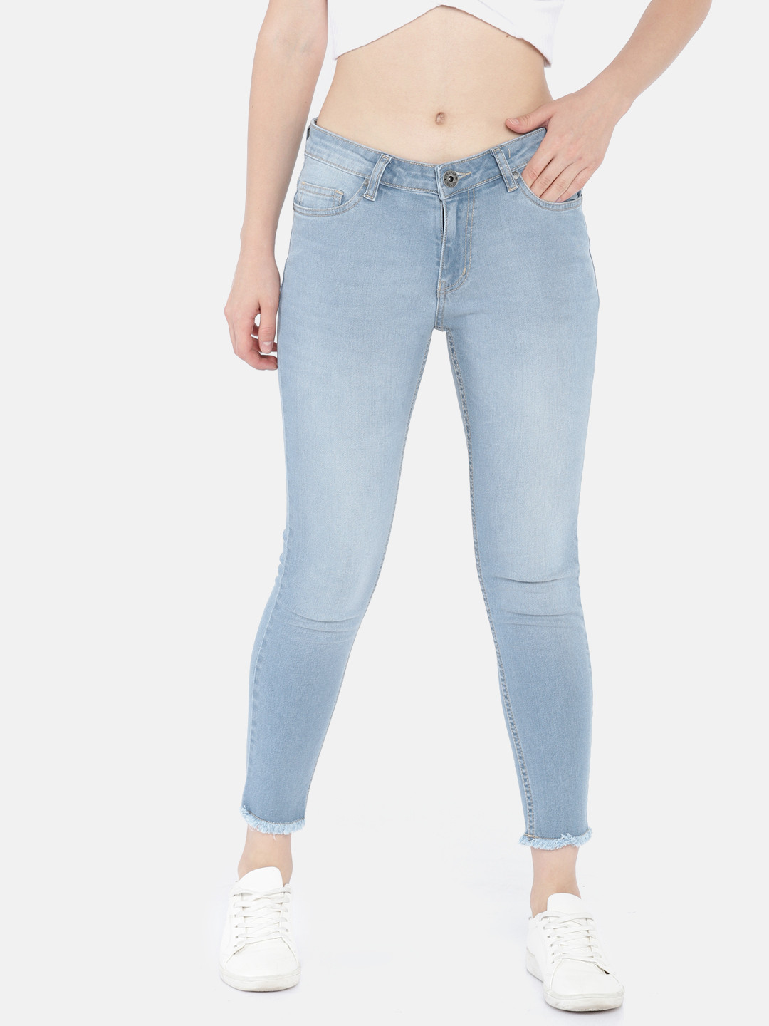 

People Women Blue Slim Fit Mid-Rise Clean Look Stretchable Cropped Jeans