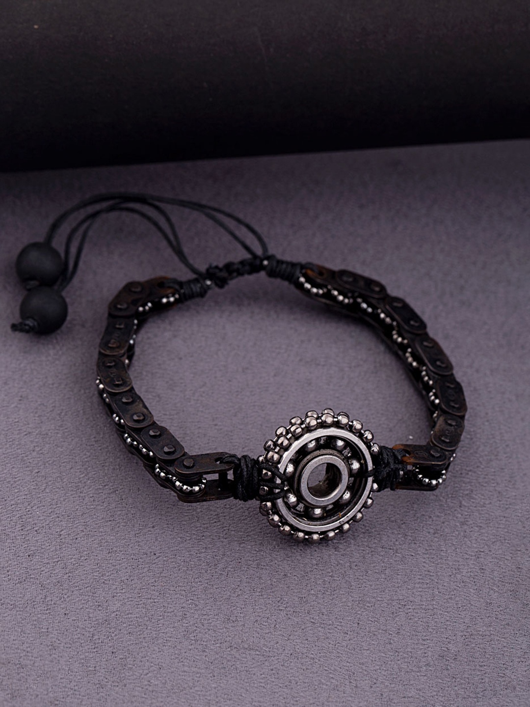 

Dare by Voylla Men Black & Silver-Toned Alloy Rhodium-Plated Antique Link Bracelet
