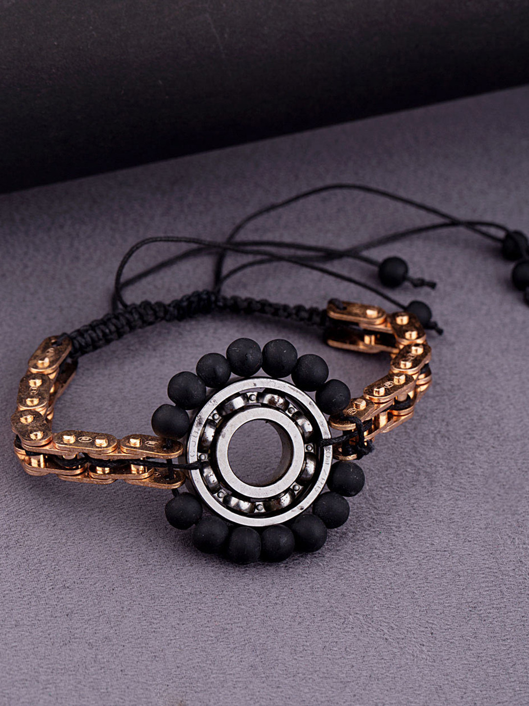 

Dare by Voylla Men Black & Silver-Toned Alloy Gold-Plated Antique Link Bracelet