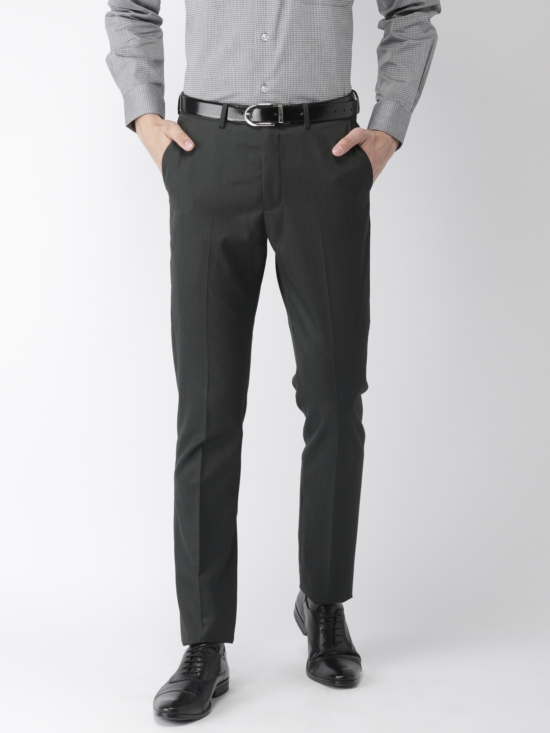 

Arrow Men Black Tapered Fit Solid Formal Trousers
