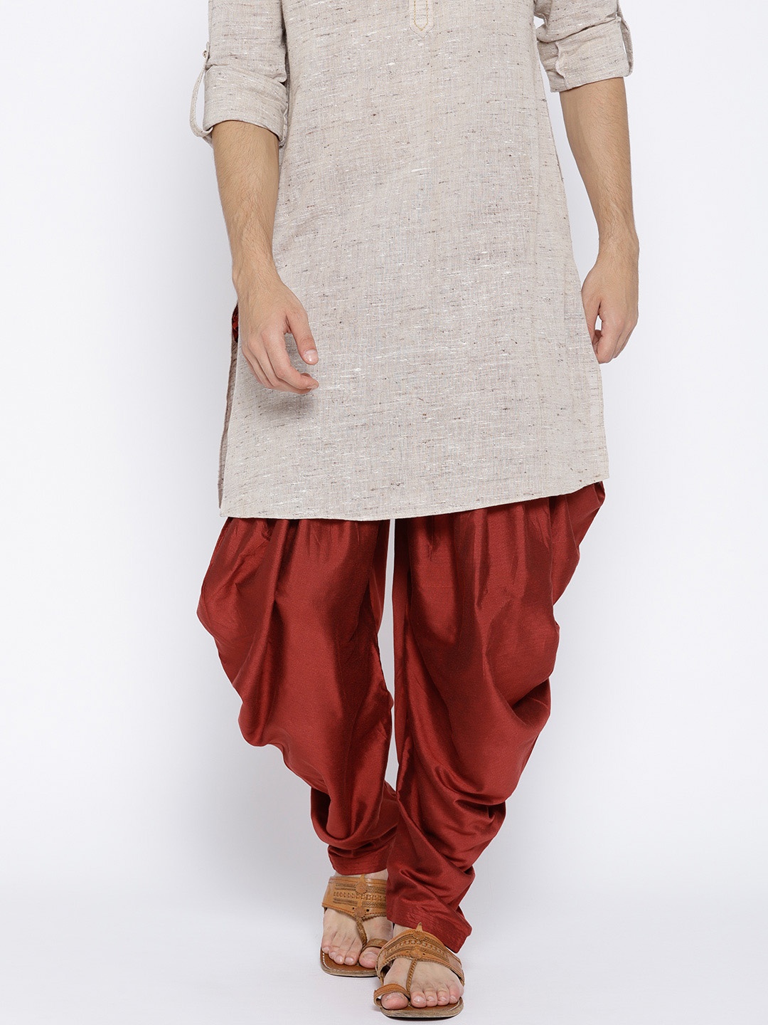 

Chitwan Mohan Men Maroon Solid Salwar