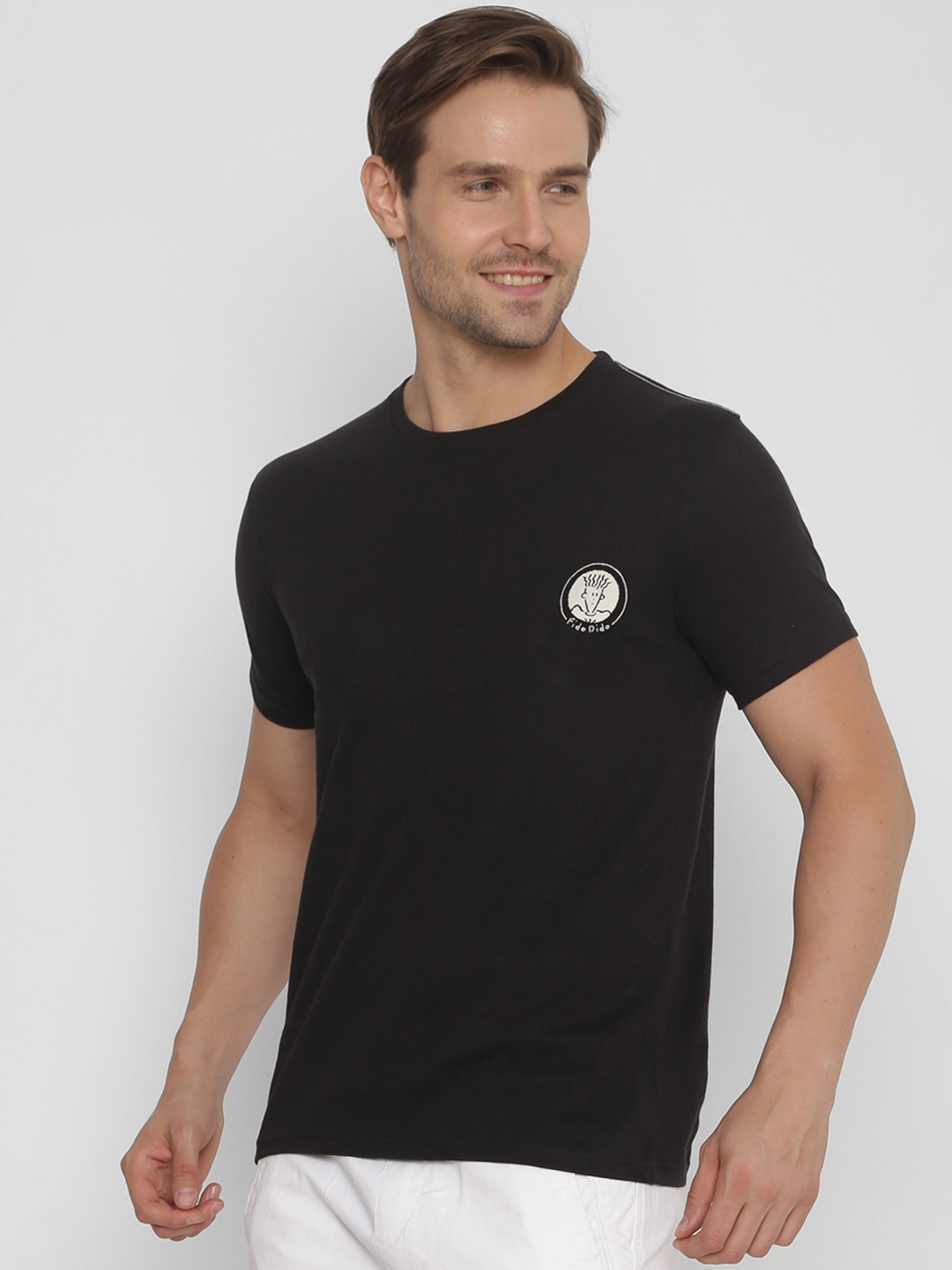 

FIDO DIDO Men Black Printed Round Neck Slim Fit T-shirt