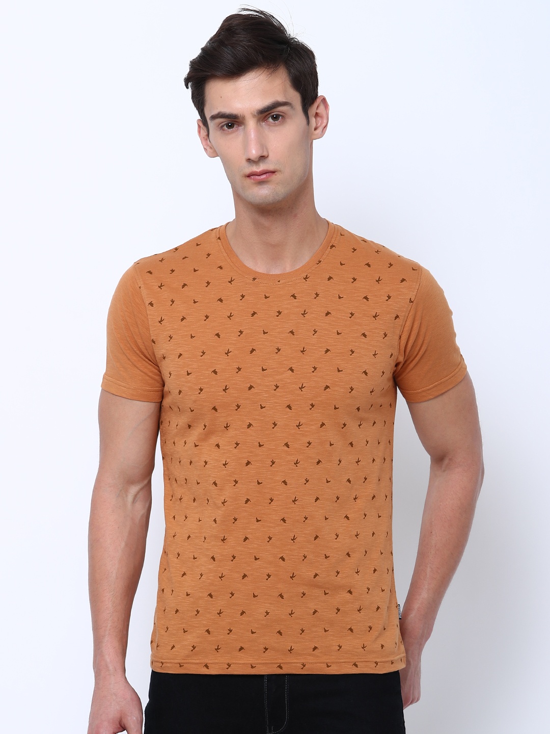 

LOCOMOTIVE Men Mustard Printed Round Neck T-shirt