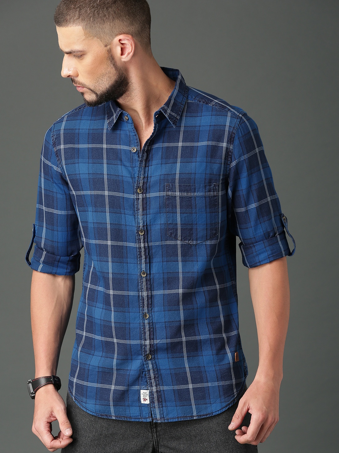 

Roadster Men Navy Blue Regular Fit Checked Casual Shirt