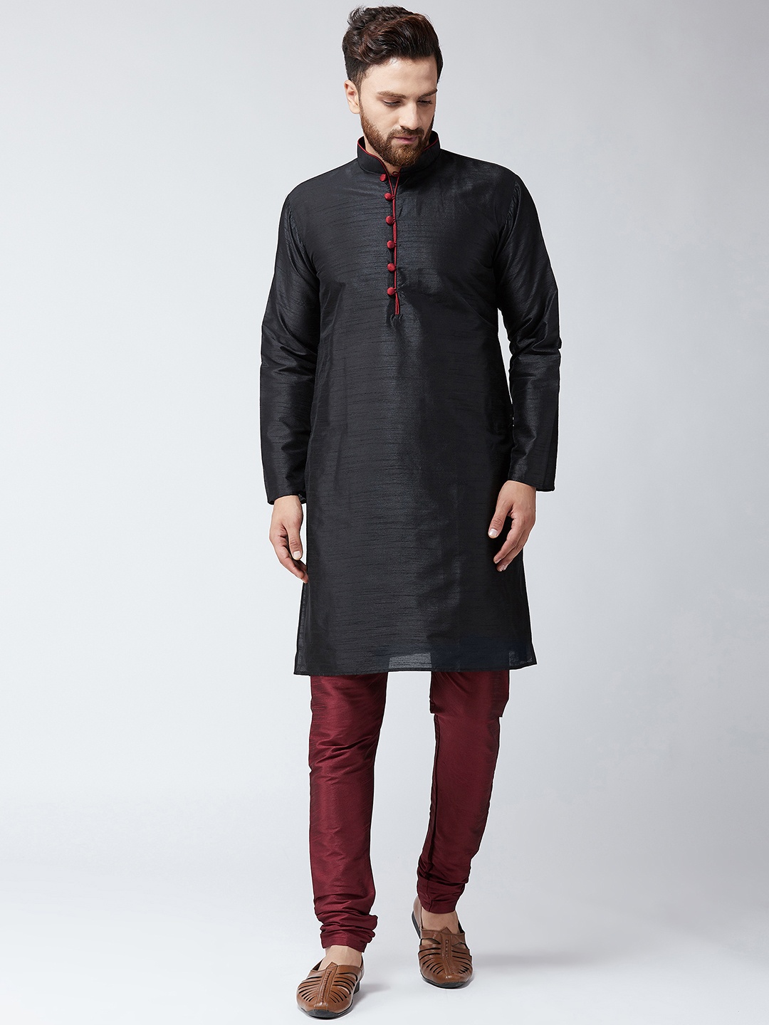 

SOJANYA Men Black & Maroon Solid Kurta with Churidar
