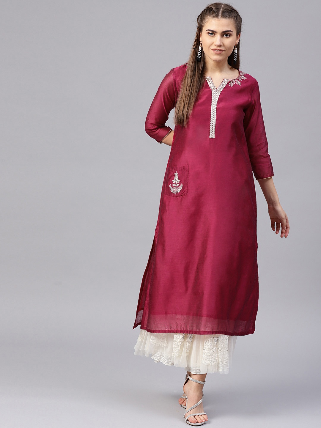

Varanga Women Magenta Solid Straight Kurta