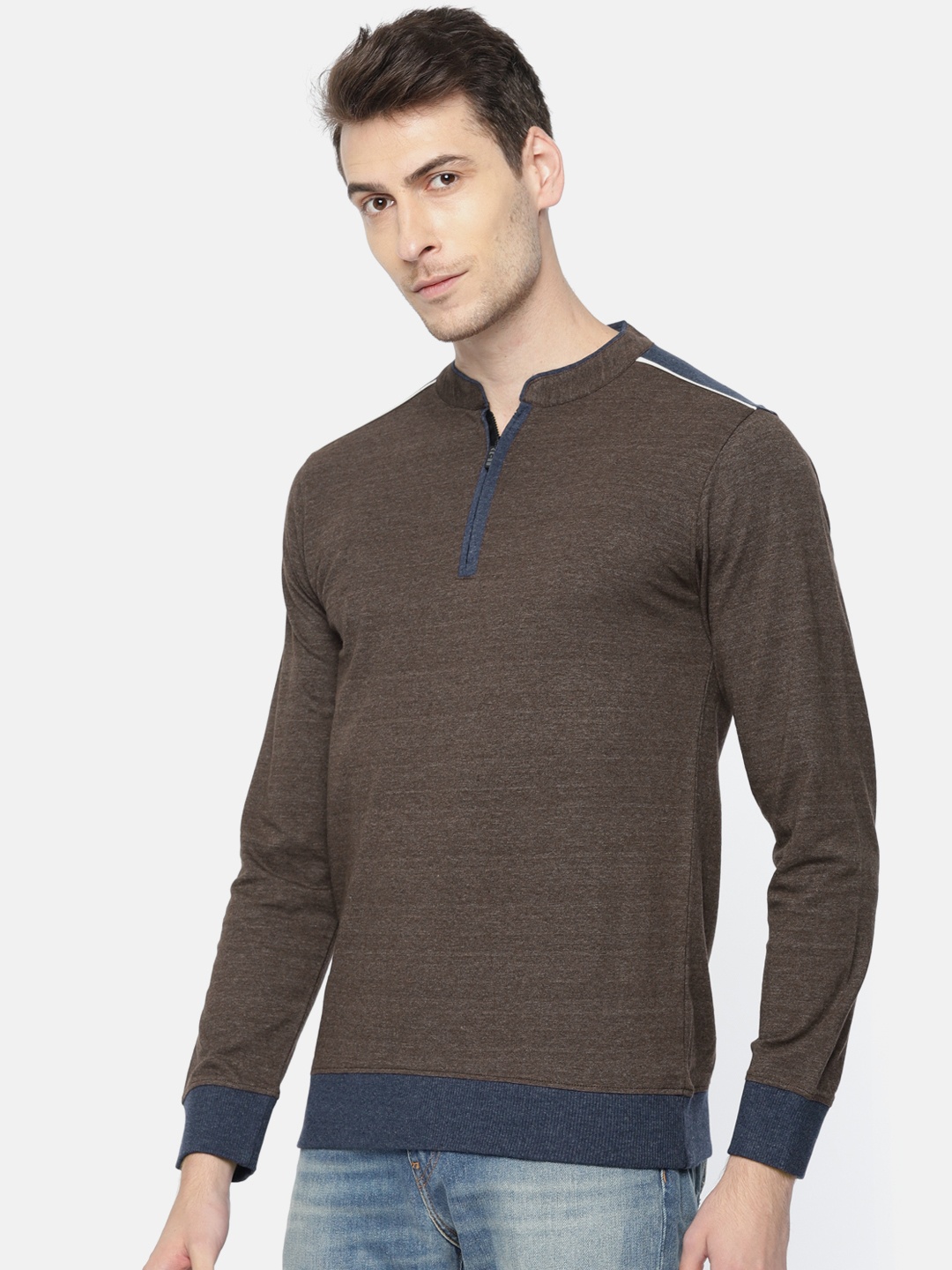 

ARISE Men Brown Solid Mandarin Collar T-shirt