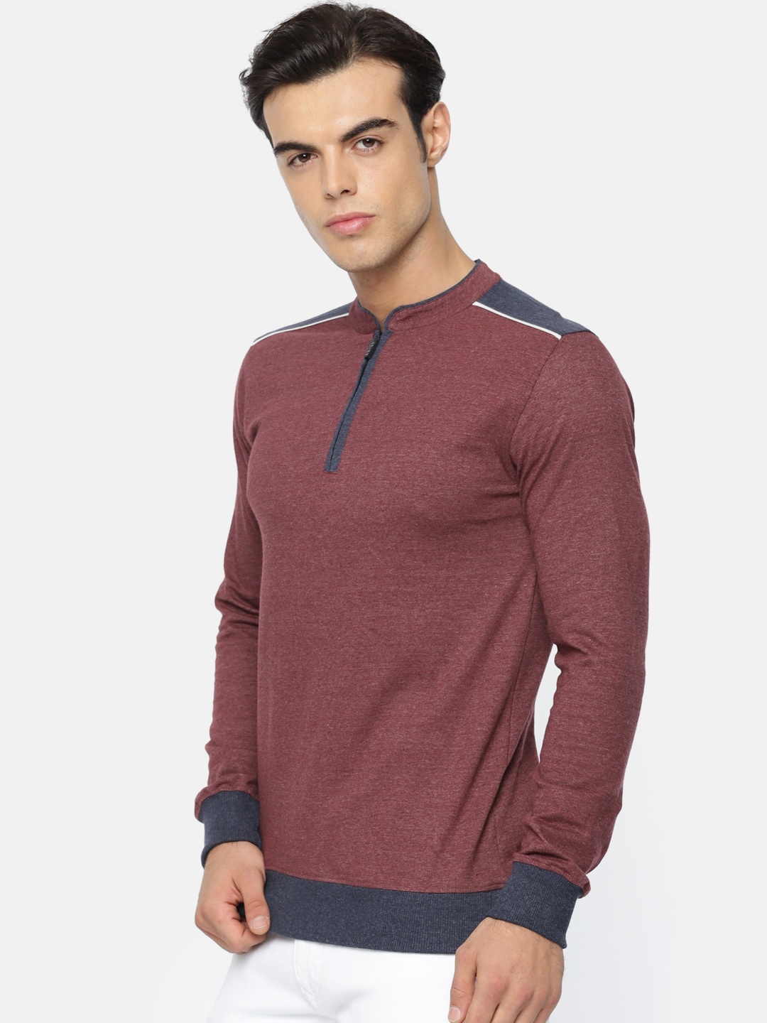 

ARISE Men Maroon Solid Mandarin Collar T-shirt