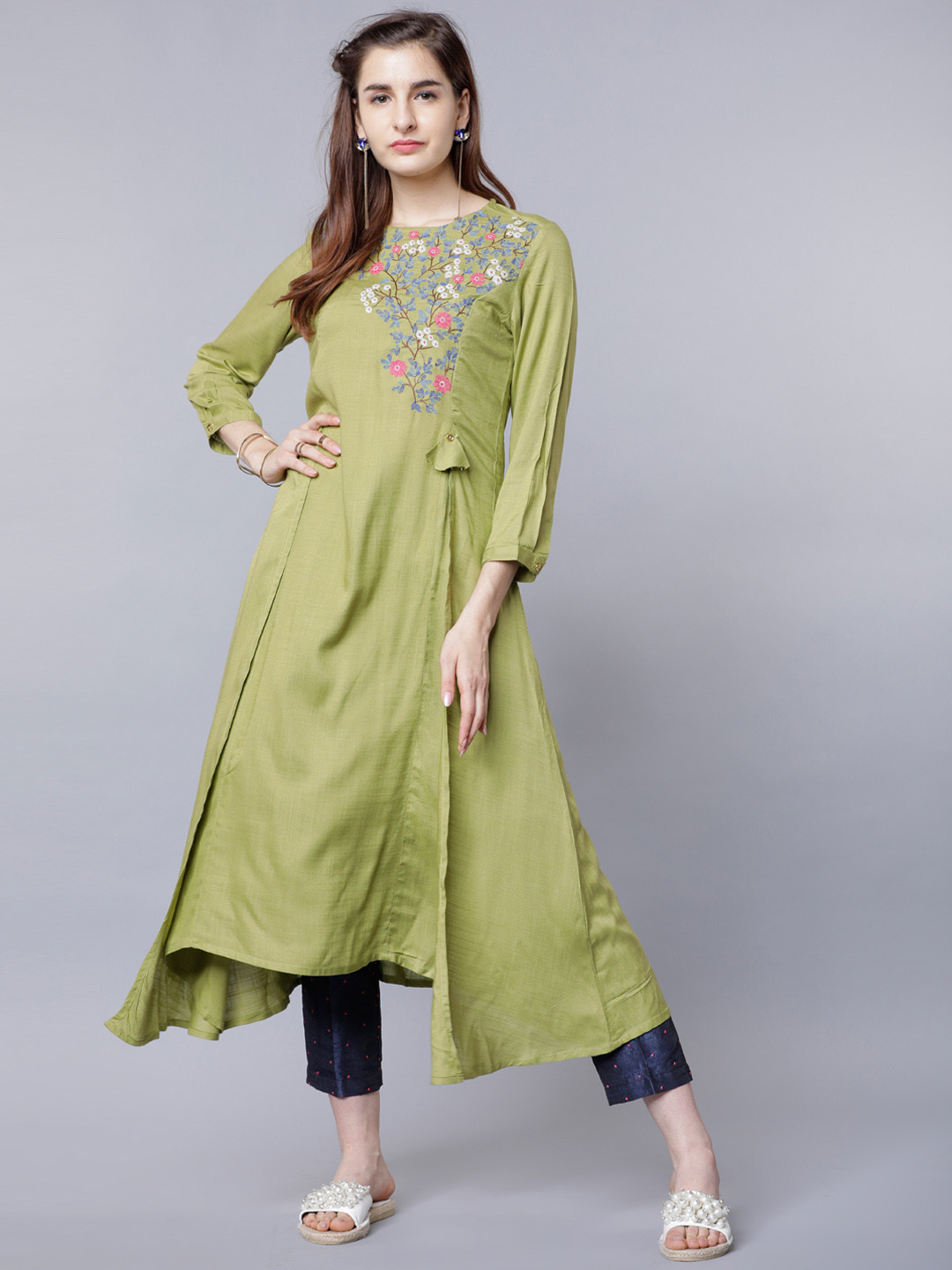 

Vishudh Women Green Embroidered Asymmtric A-Line Kurta
