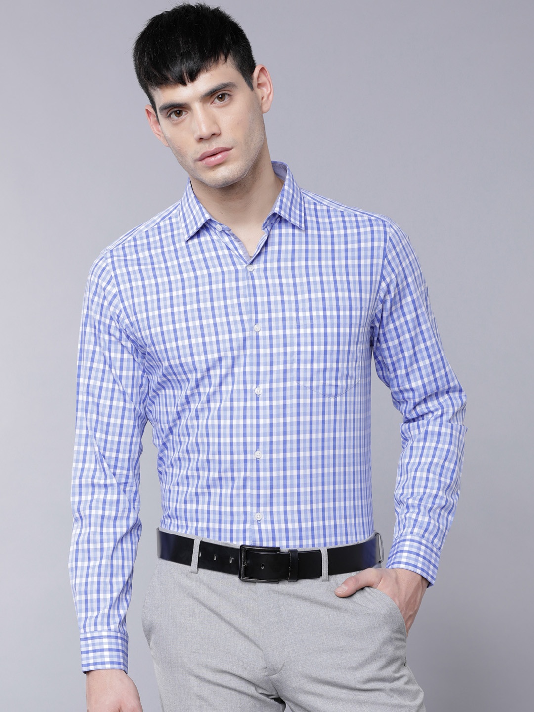 

Black coffee Men White & Blue Slim Fit Checked Formal Shirt