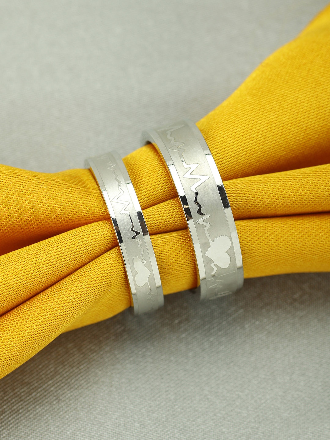 

Peora Unisex Set of 2 Silver-Plated Heart Beat Chart Band Rings