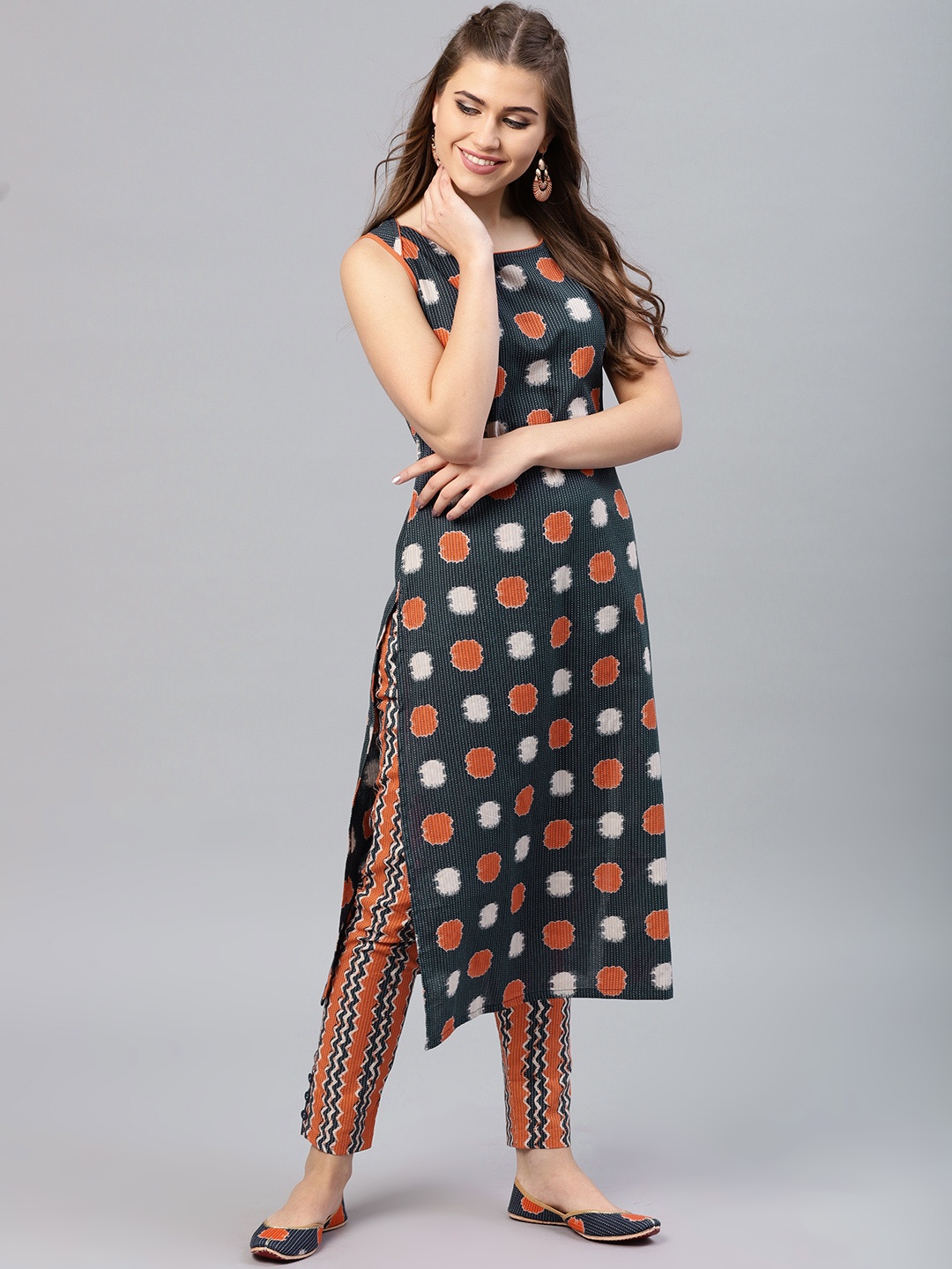 

AKS Women Navy Blue & Orange Printed Kurta with Trousers