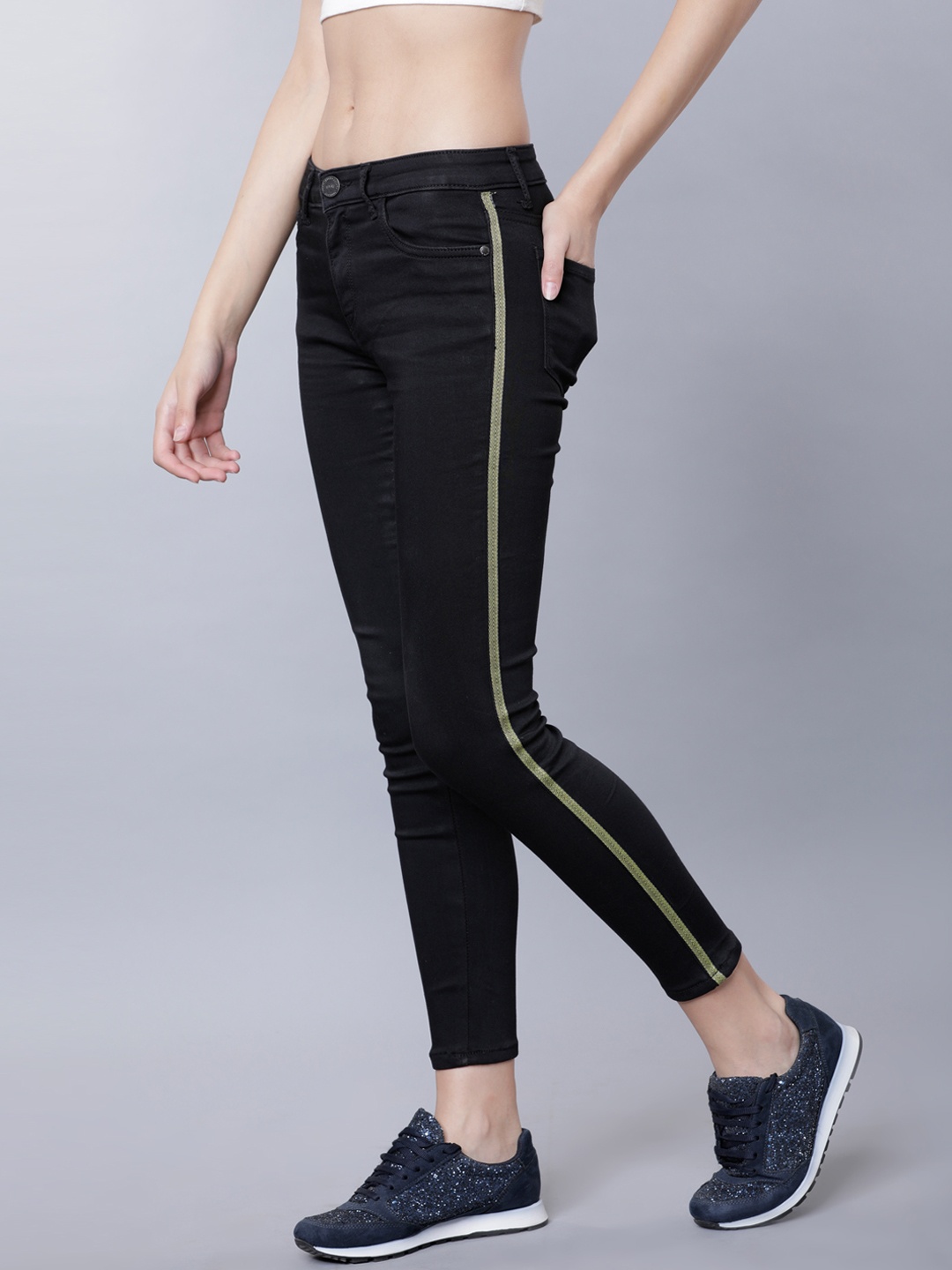 

Tokyo Talkies Women Black Super Skinny Fit Mid-Rise Clean Look Stretchable Jeans
