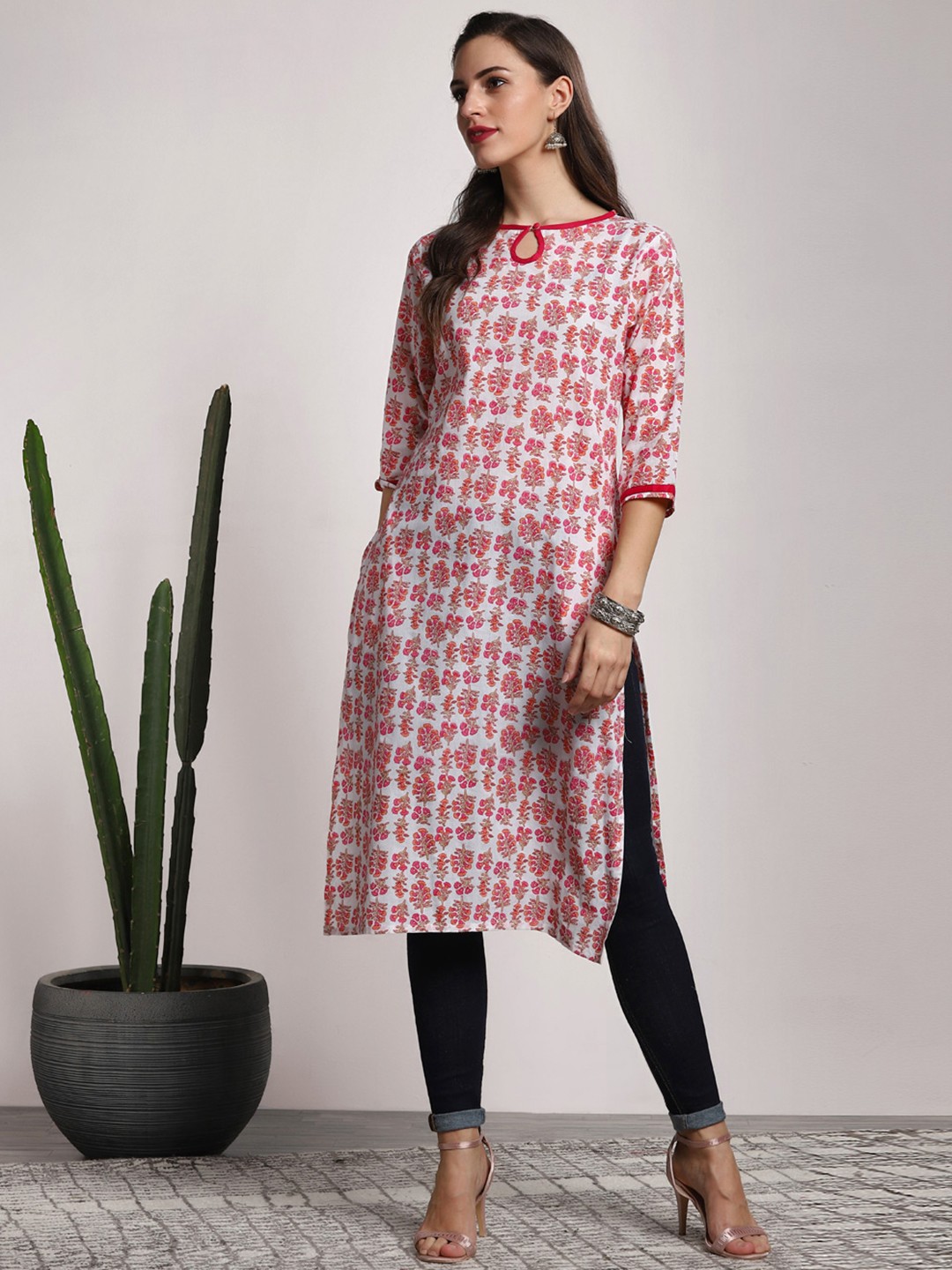 

Sangria Women Printed Keyhole Neck Straight Fit Kurta With Three-Quarter Sleeves, White