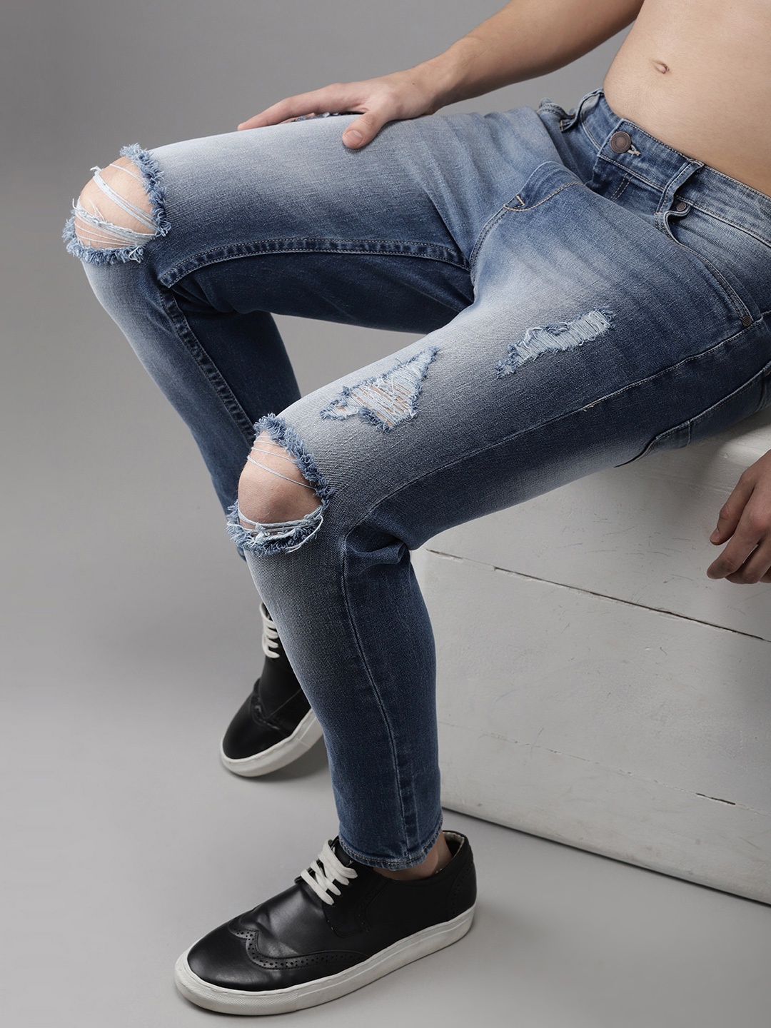 

HERE&NOW Men Blue Slim Fit Mid-Rise Knee Slash Stretchable Cropped Jeans
