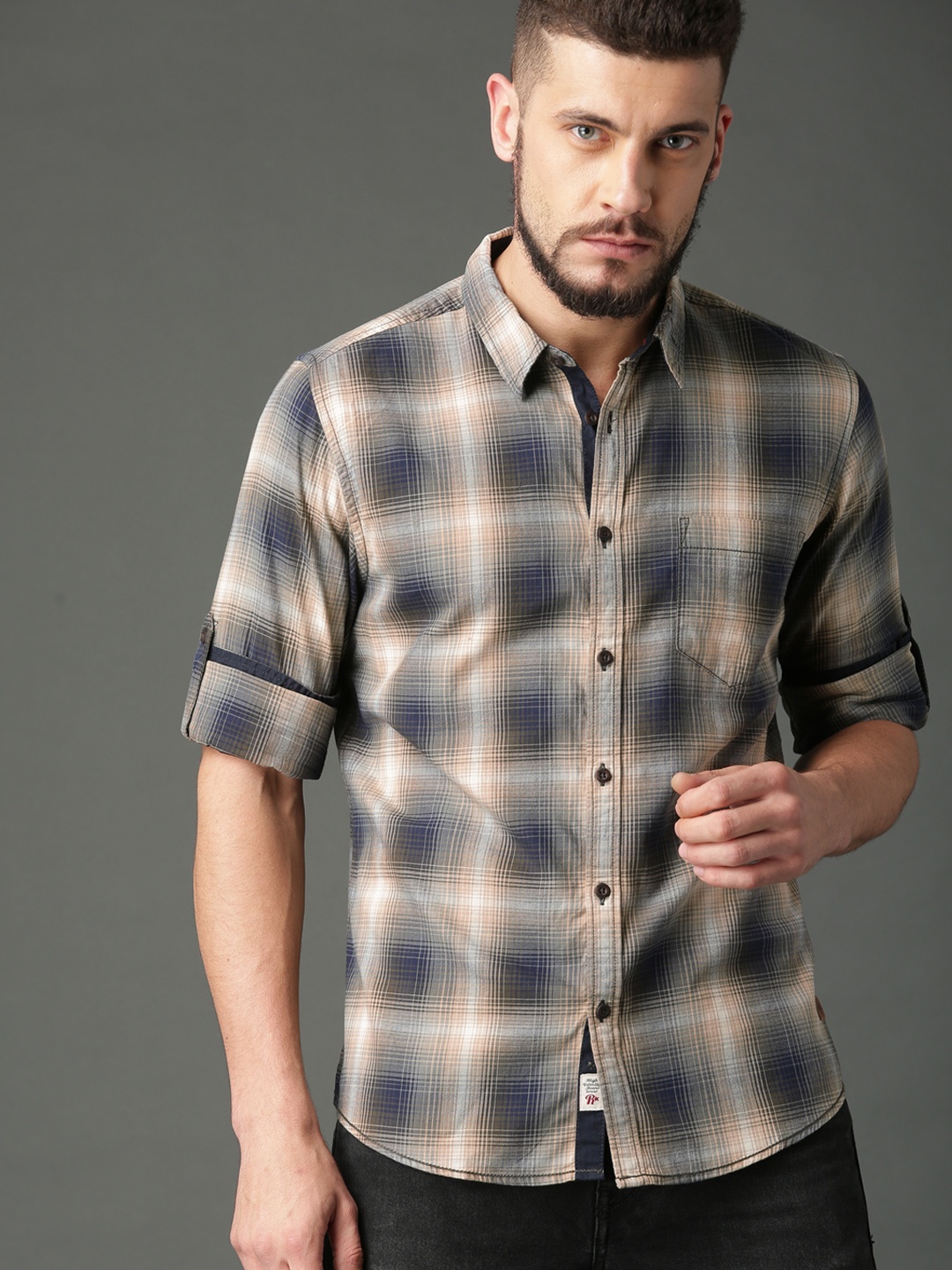 

Roadster Men Navy Blue & Cream-Coloured Regular Fit Checked Casual Shirt