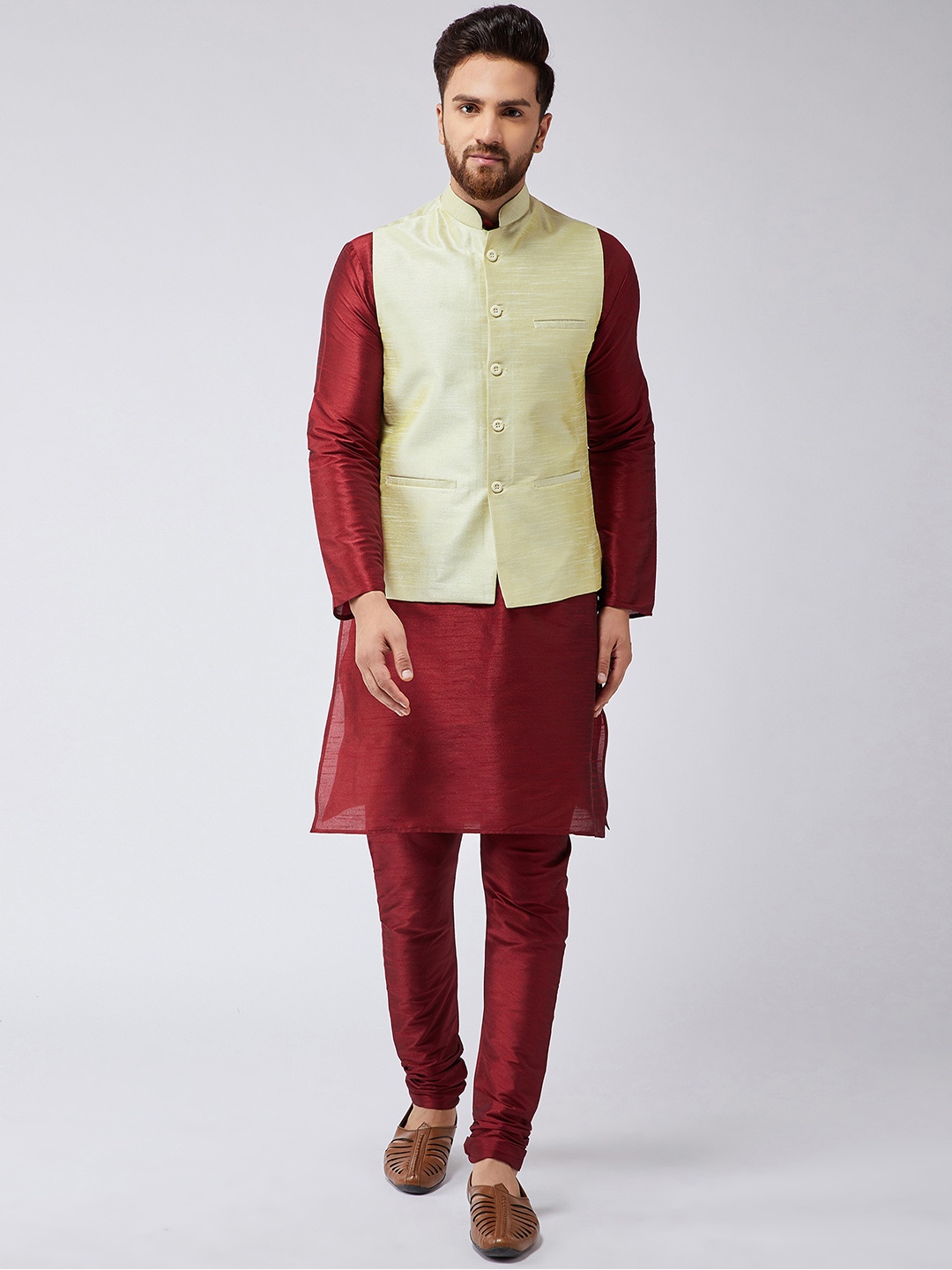 

SOJANYA Men Maroon & Green Solid Kurta with Churidar & Nehru Jacket