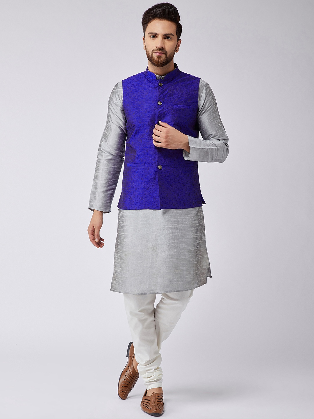 

SOJANYA Men Grey & Blue Self Design Kurta Set