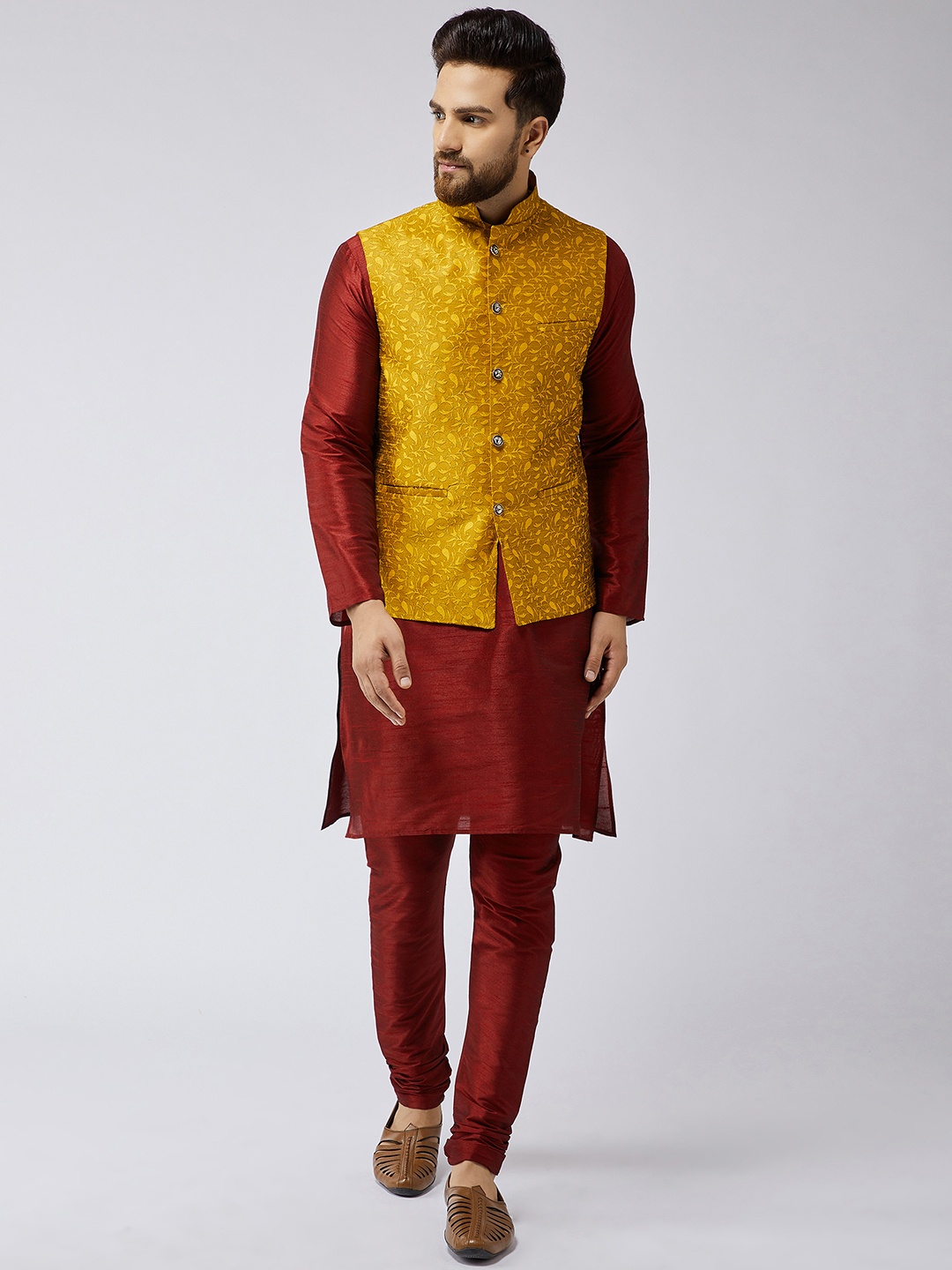 

SOJANYA Men Maroon & Mustard Self Design Kurta with Churidar & Nehru Jacket