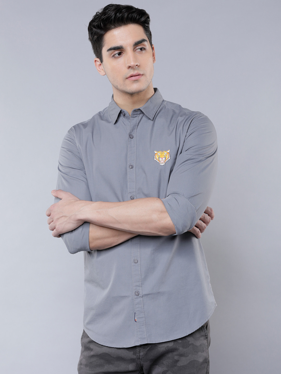 

LOCOMOTIVE Men Grey Slim Fit Solid Casual Shirt