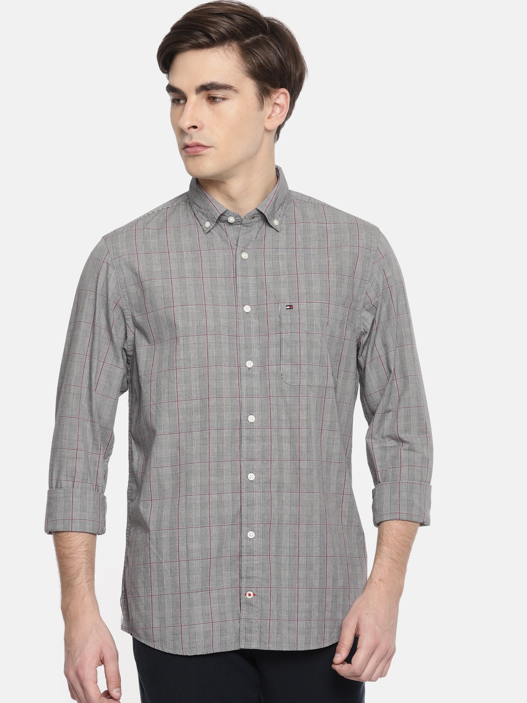 

Tommy Hilfiger Men Black & Red Regular Fit Checked Casual Shirt
