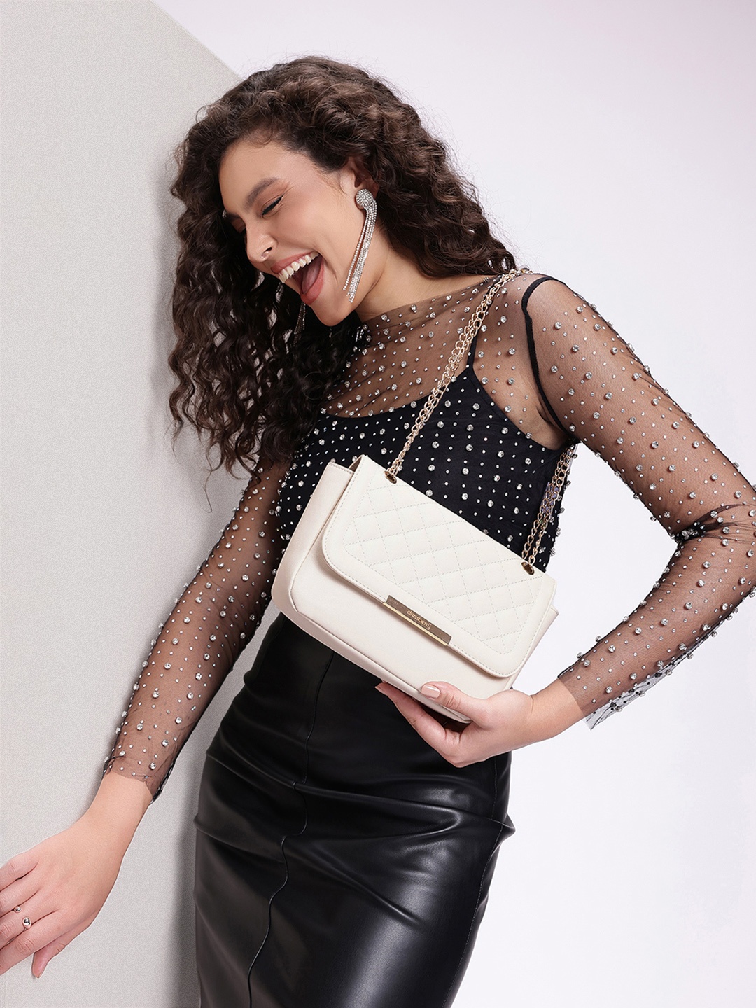 

DressBerry Off-White Quilted Shoulder Bag