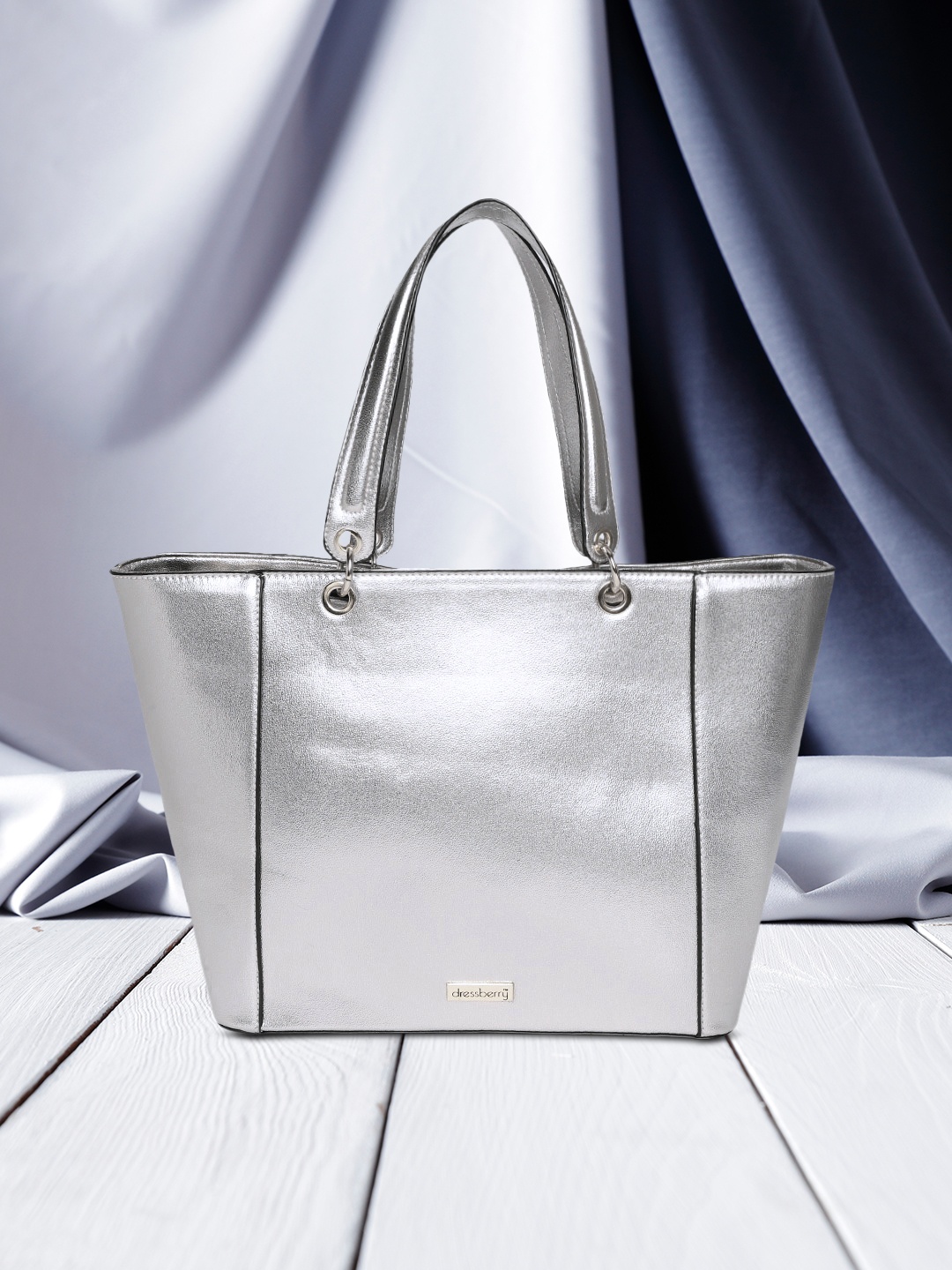 

DressBerry Silver-Toned Solid Shoulder Bag