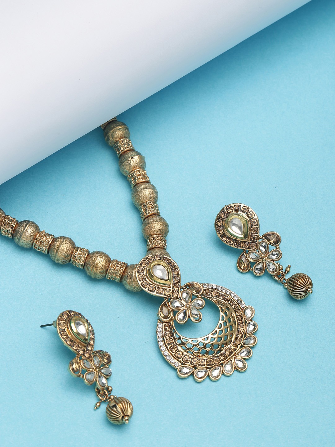 

PANASH Gold-Toned Kundan Studded Beaded Handcrafted Jewellery Set