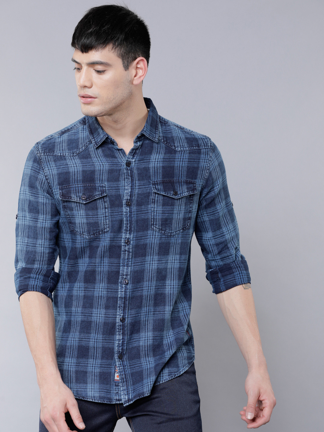 

LOCOMOTIVE Men Blue Slim Fit Checked Casual Shirt