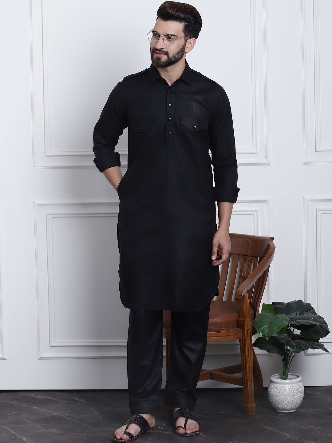 

SOJANYA Men Black Solid Kurta with Salwar