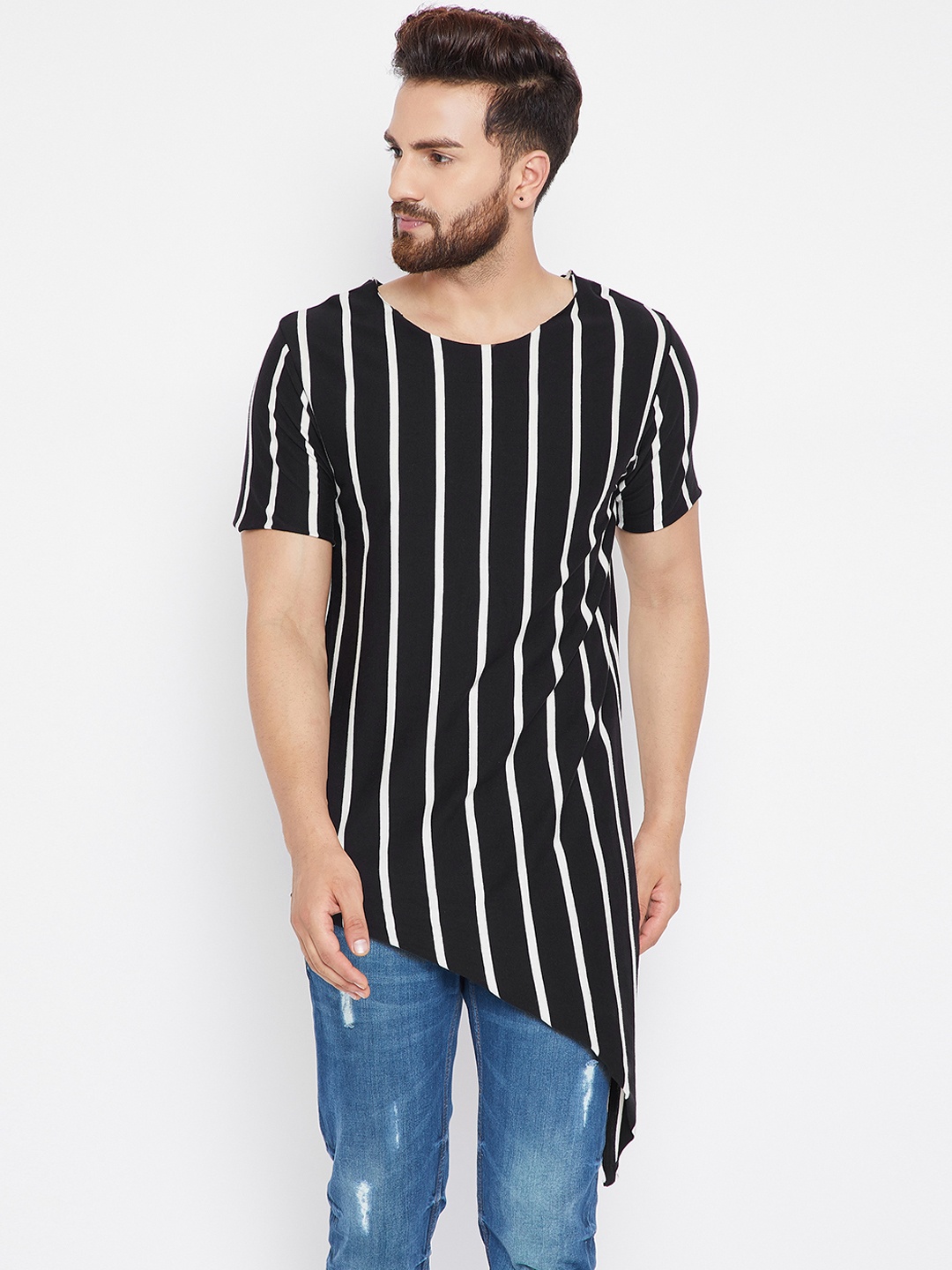 

CHILL WINSTON Men Black & White Striped Round Neck T-shirt