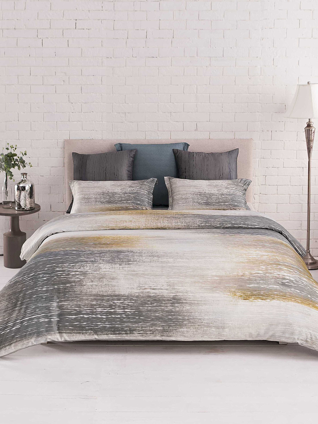 

DDecor Grey Abstract Flat 300 TC Cotton 1 Double Bedsheet with 2 Pillow Covers