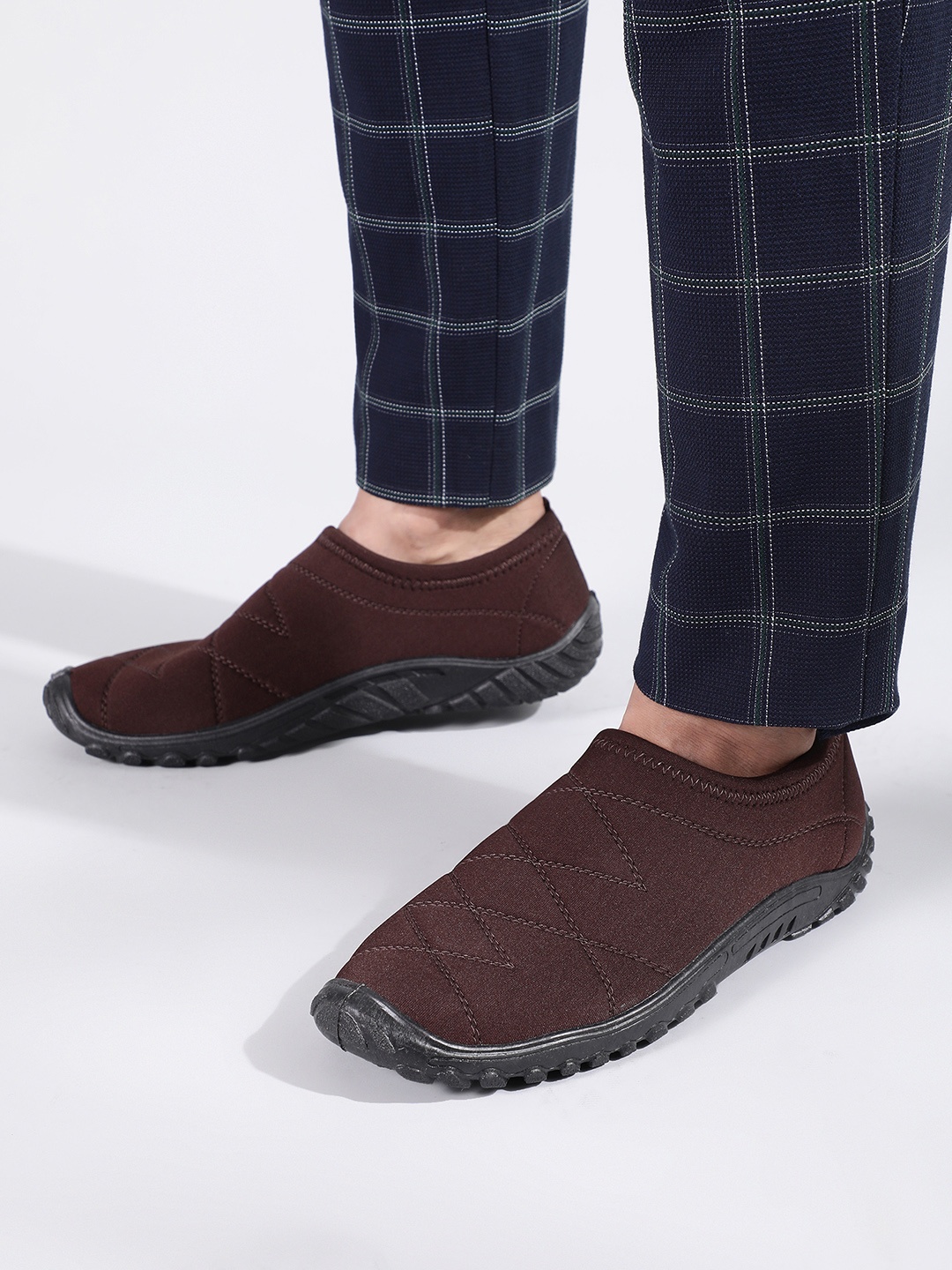 

Gliders Men Brown Slip-On Sneakers