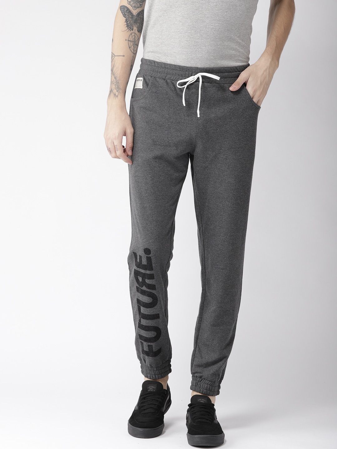 

Hubberholme Men Charcoal Grey Solid Slim Fit Joggers