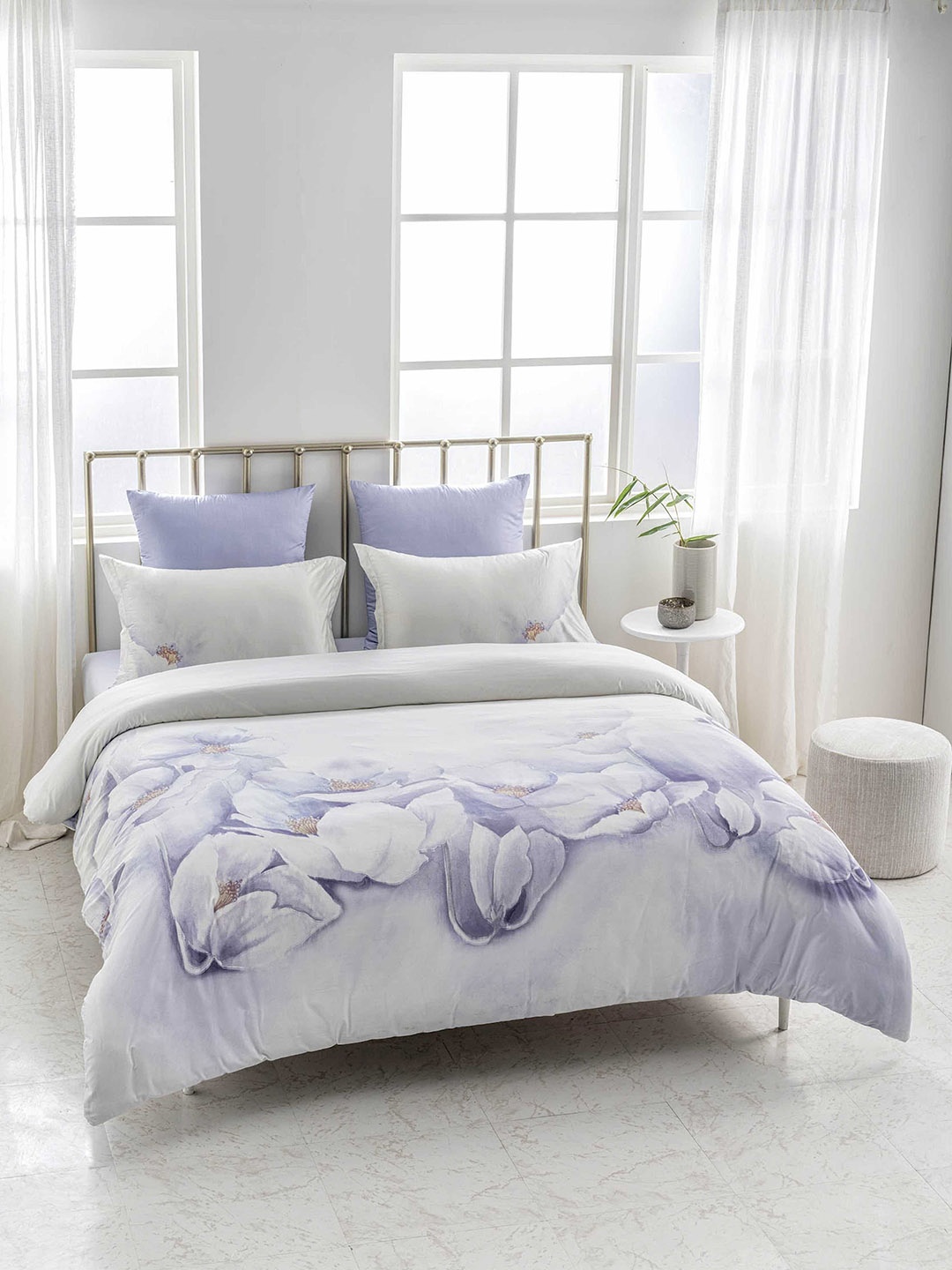 

DDecor Purple Floral Flat 210 TC Cotton King Bedsheet with 2 Pillow Covers