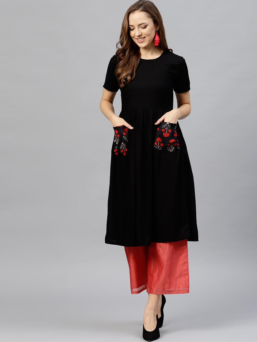 

SASSAFRAS Women Black Solid A-Line Kurta
