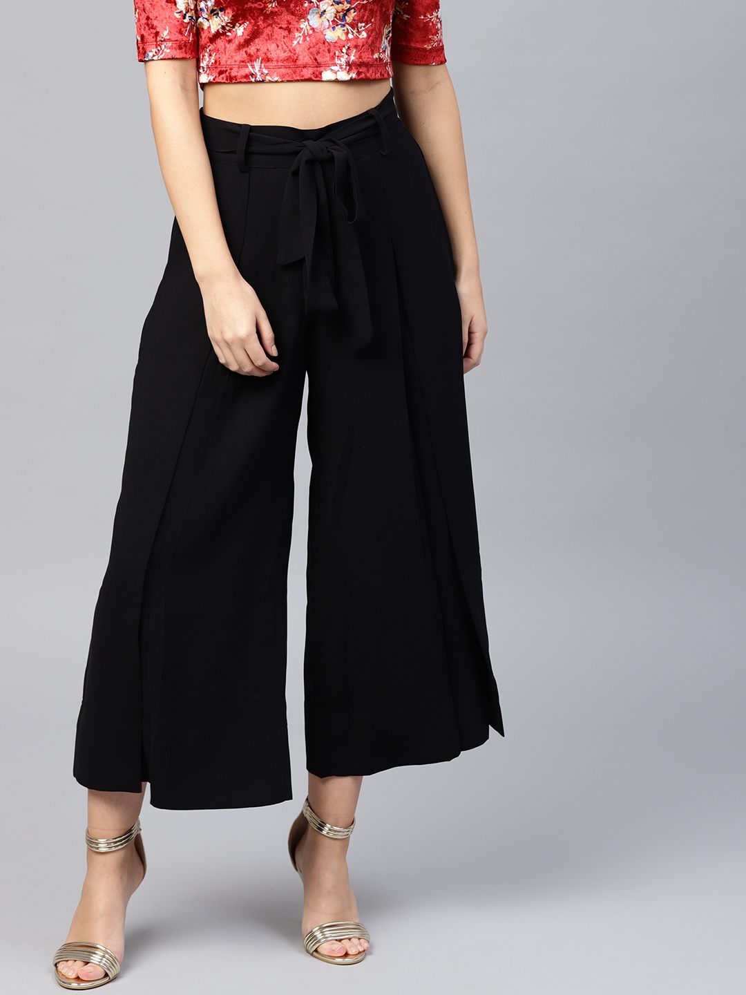 

SASSAFRAS Women Black Solid Cropped Parallel Trousers