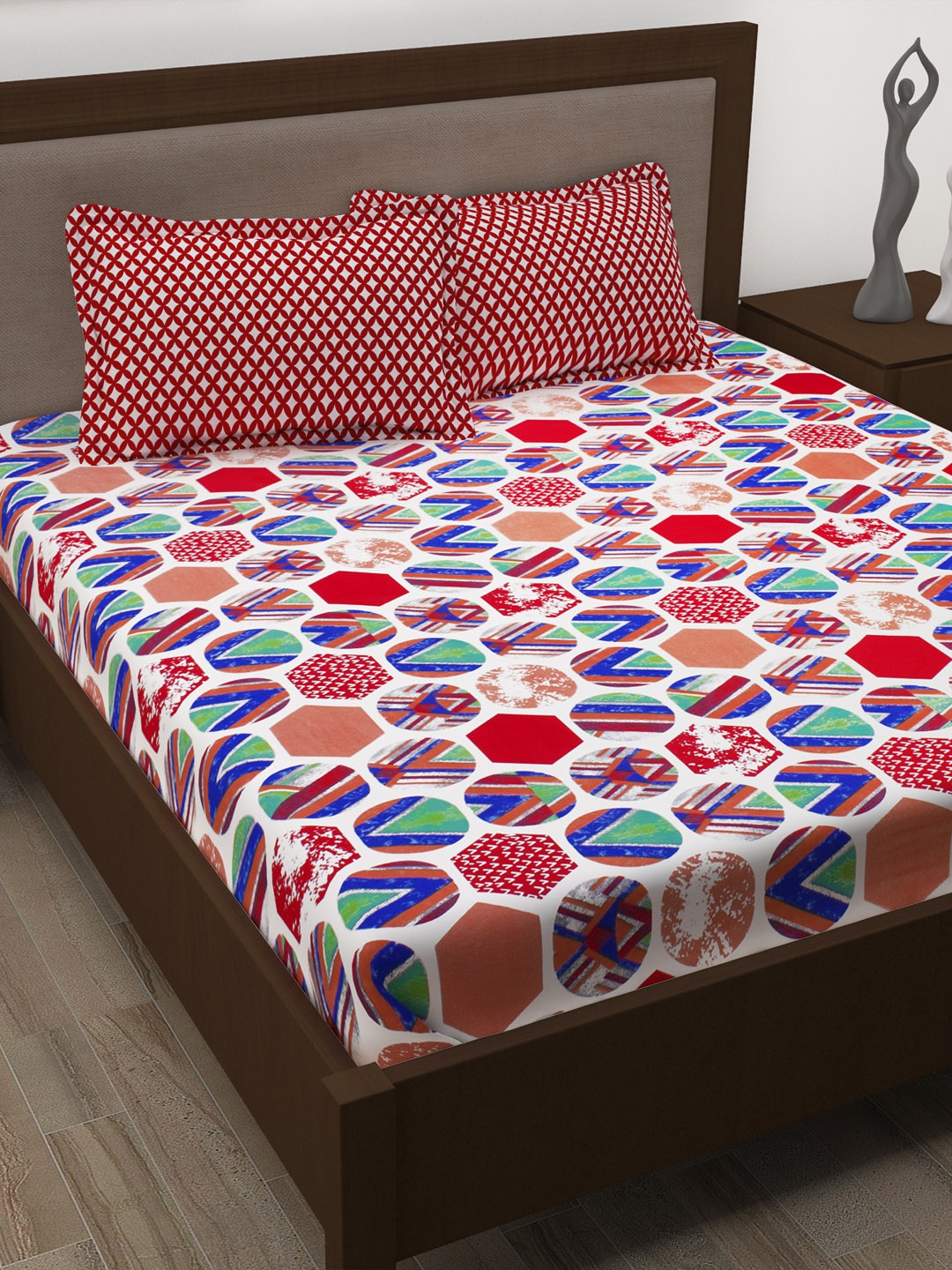 

Story@home Red White Geometric Flat 186TC Cotton 1 Queen Bedsheet with 2 Pillow Covers