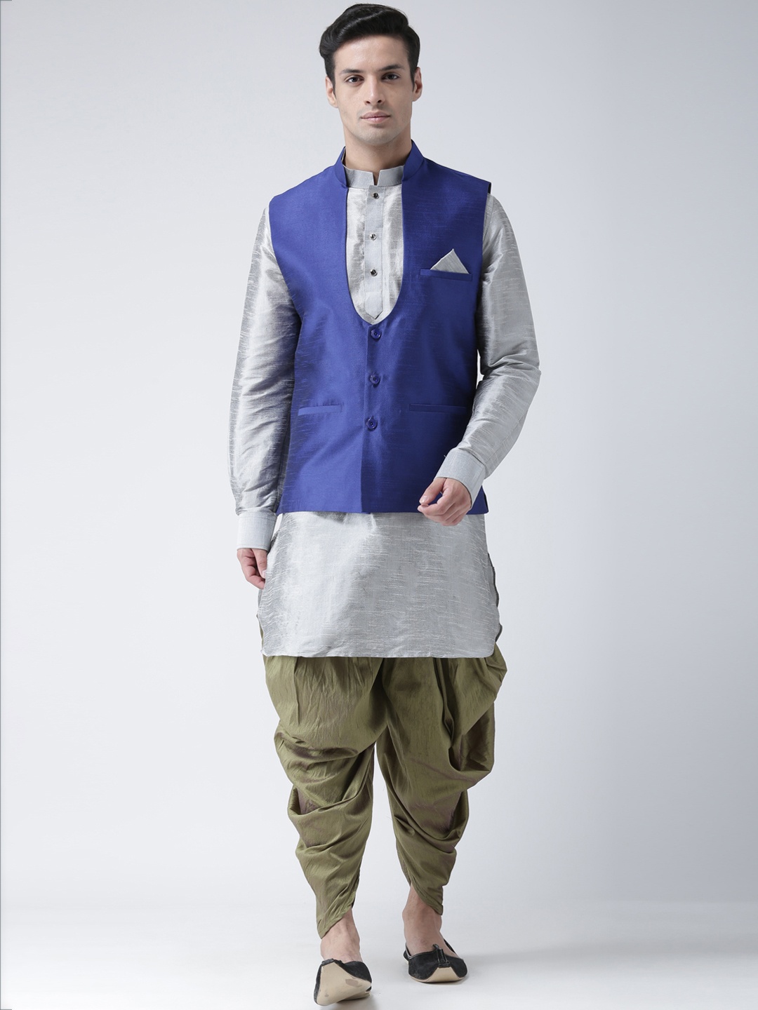 

DEYANN Men Blue & Silver-Toned Solid Kurta with Patiala