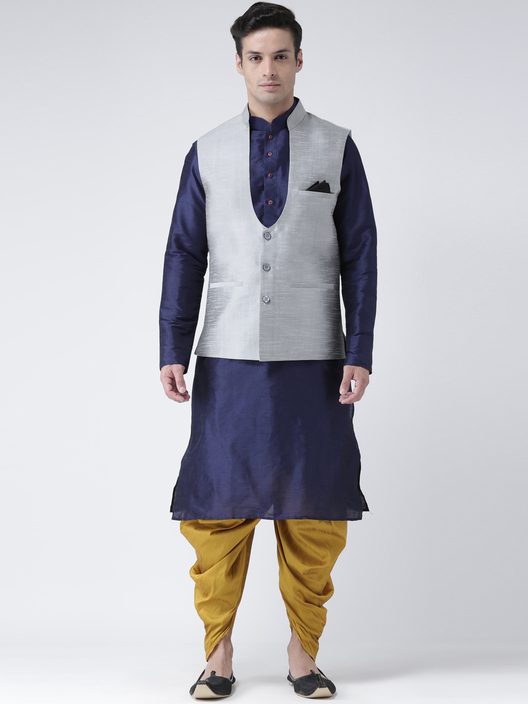 

DEYANN Men Silver-Toned & Navy Blue Solid Kurta with Patiala