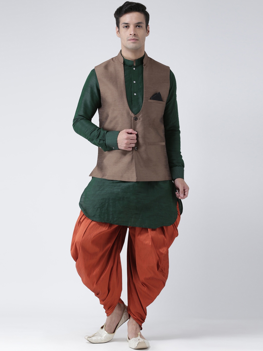 

DEYANN Men Brown & Green Solid Kurta with Patiala