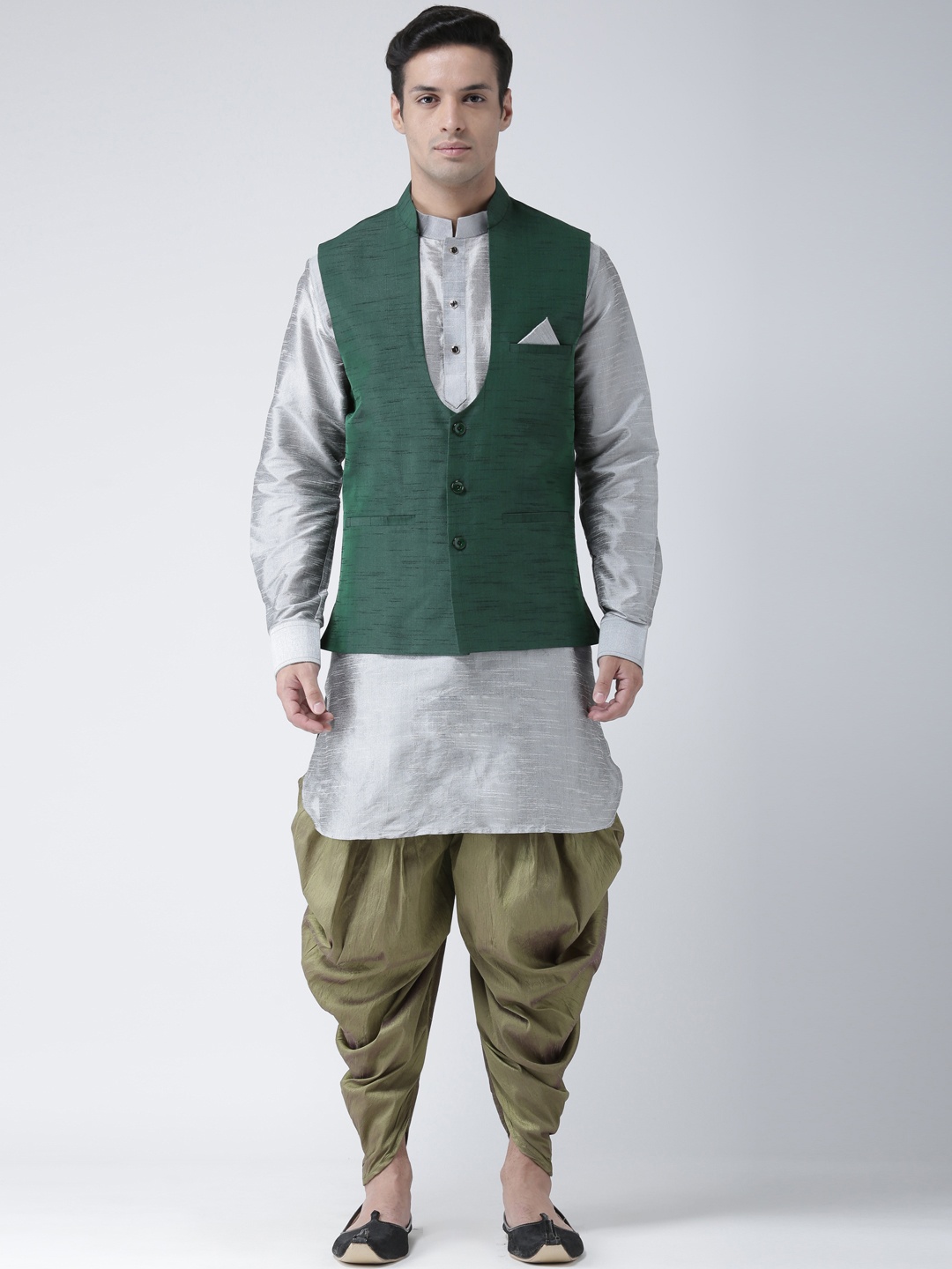 

DEYANN Men Green & Silver-Toned Solid Kurta with Patiala